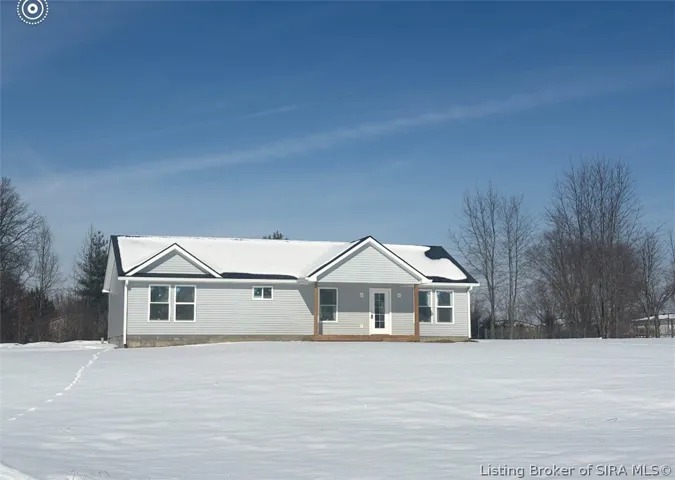 3 Bedrooms, 2 full batls. Spacious greatroom. 
Almost 1400 SF.