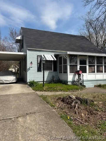 534 Whitcomb, Clarksville.