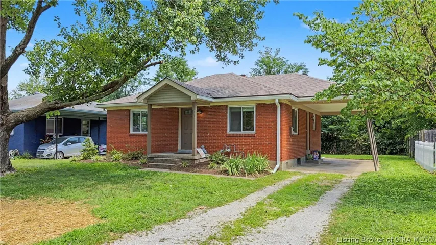 906 Morris Avenue, brick ranch on a fenced 0.14-acre
lot