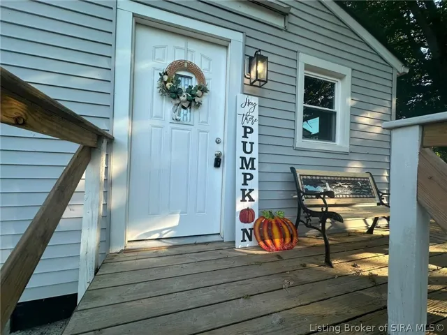 Welcome to 544 E. Hilltop Drive, Scottsburg!