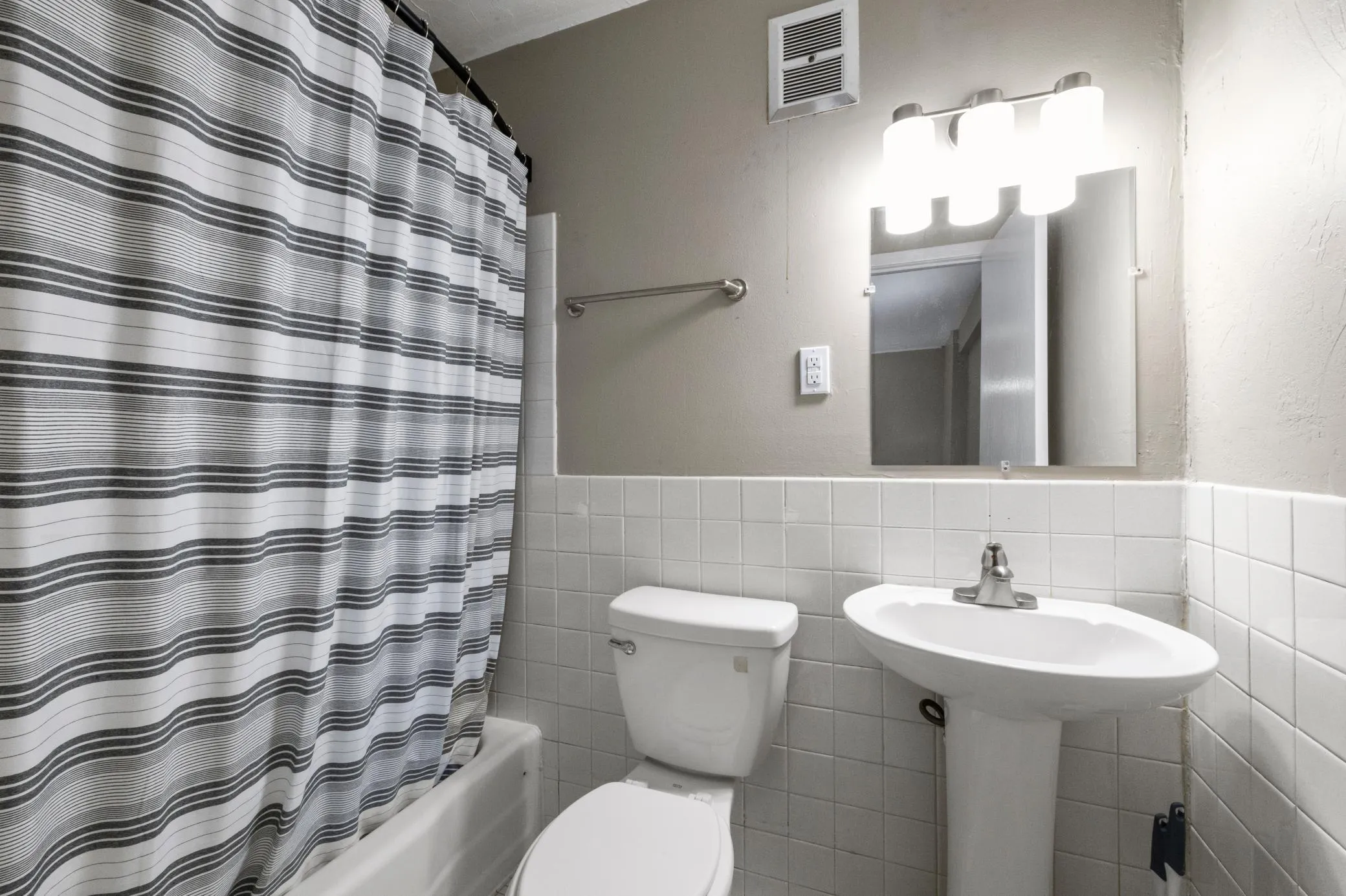 Photo 23 of 1531 American E Boulevard Unit 101