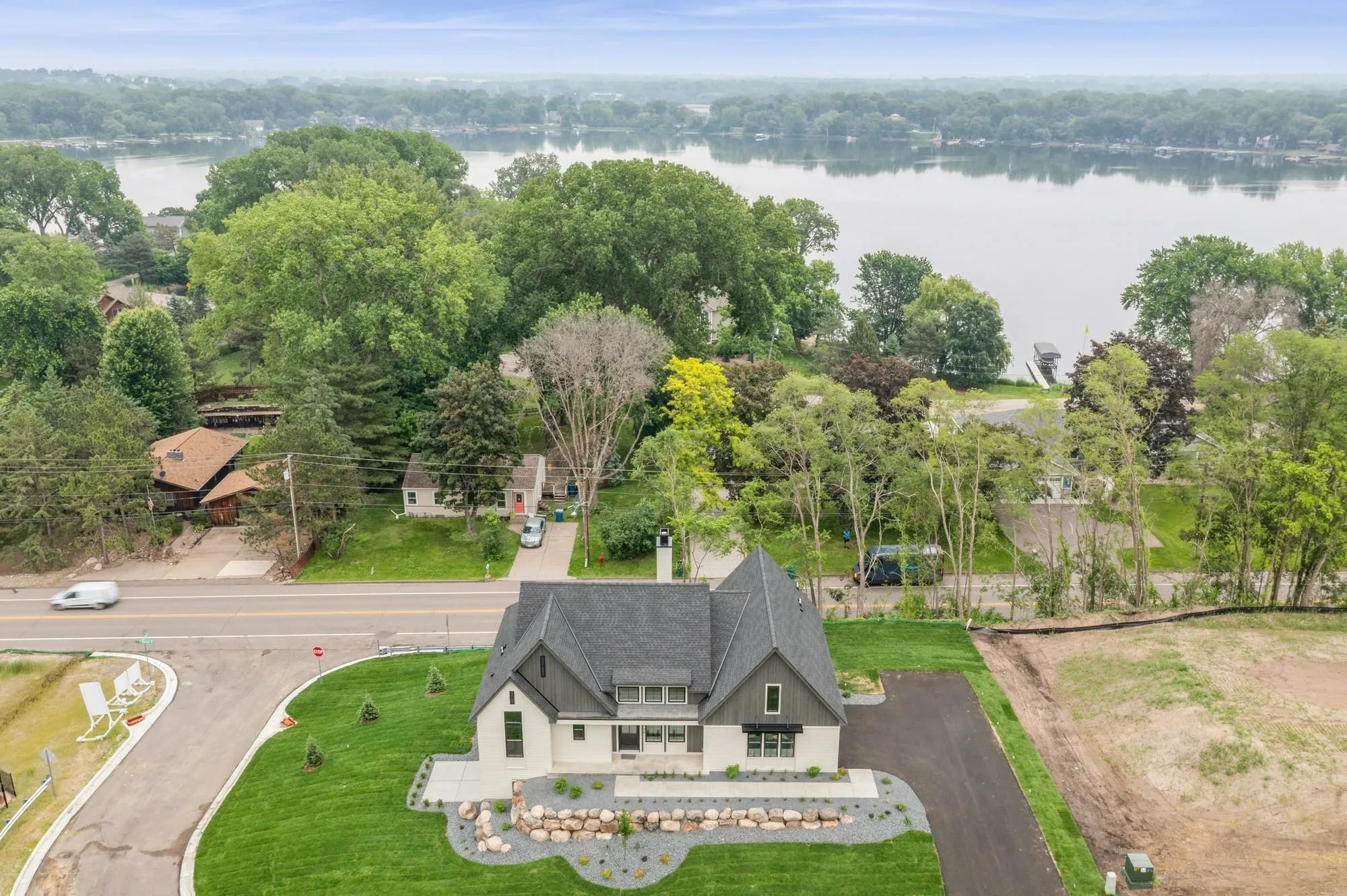 Photo 9 of 2706 Lakeview Court