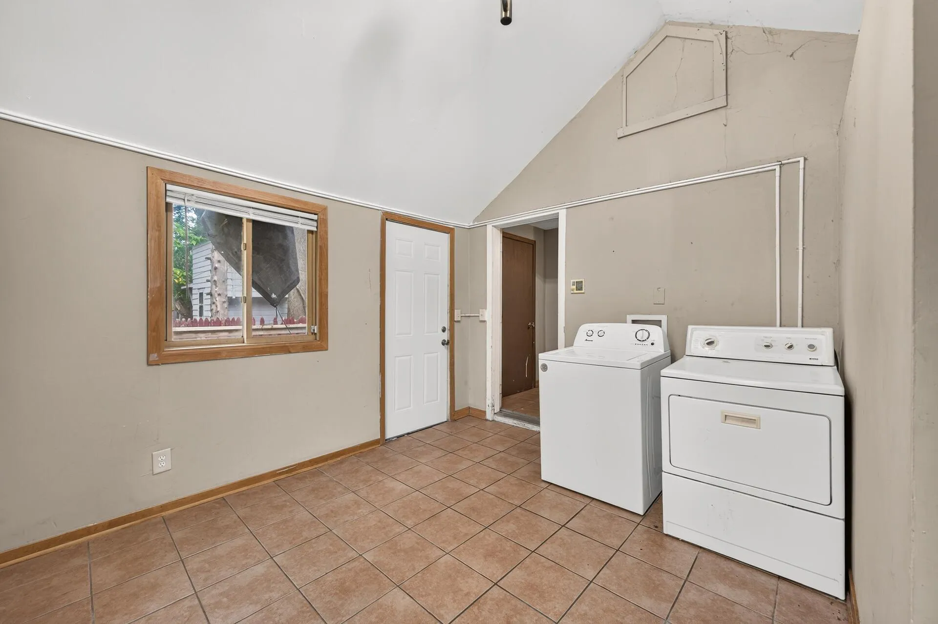 Photo 11 of 376 Erie Street