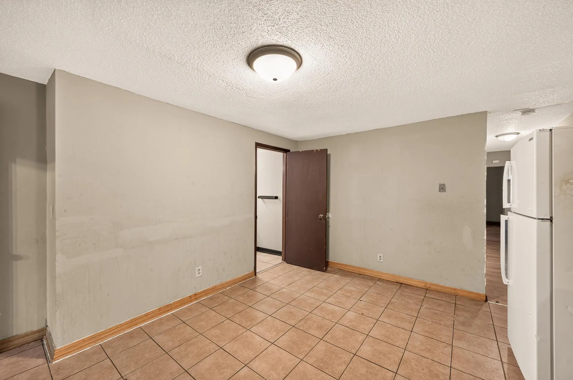 Photo 6 of 376 Erie Street