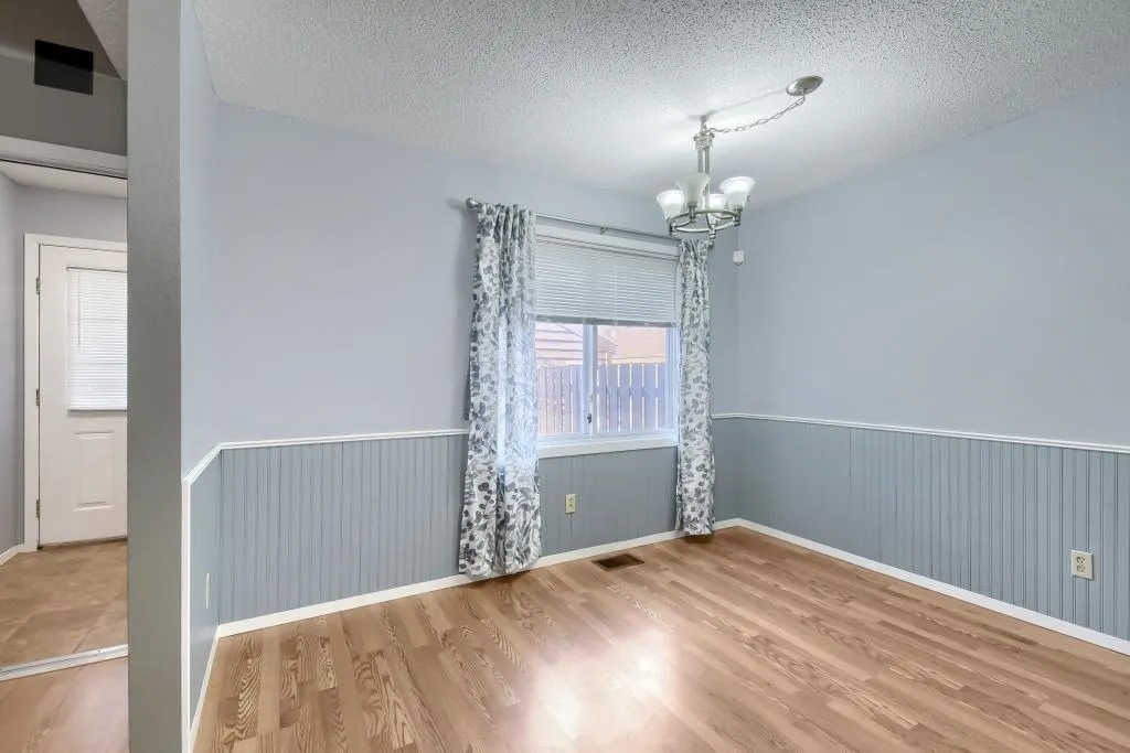 Photo 4 of 2440 Crestwood Drive