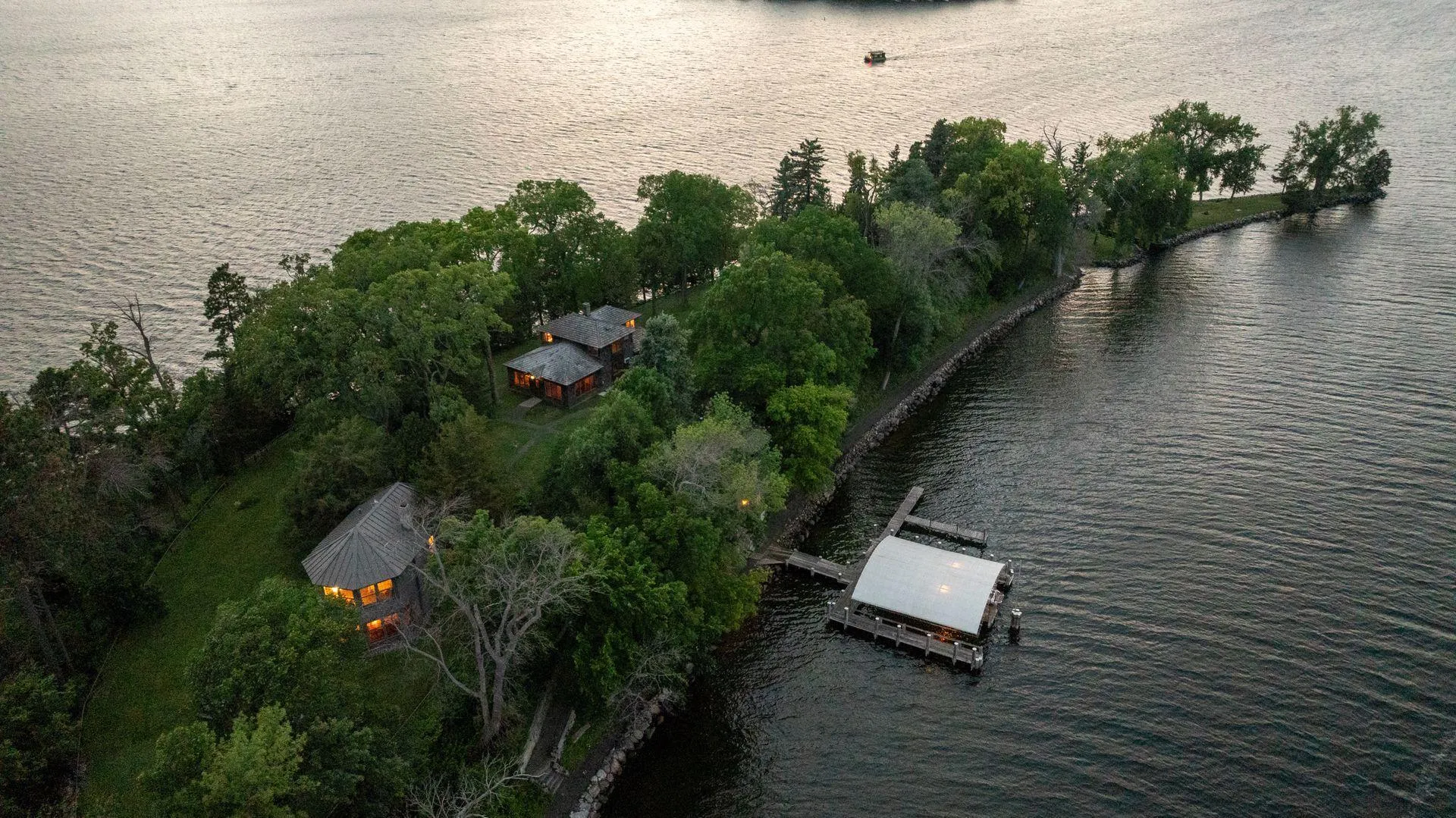 Photo 52 of 1000 Gale Island