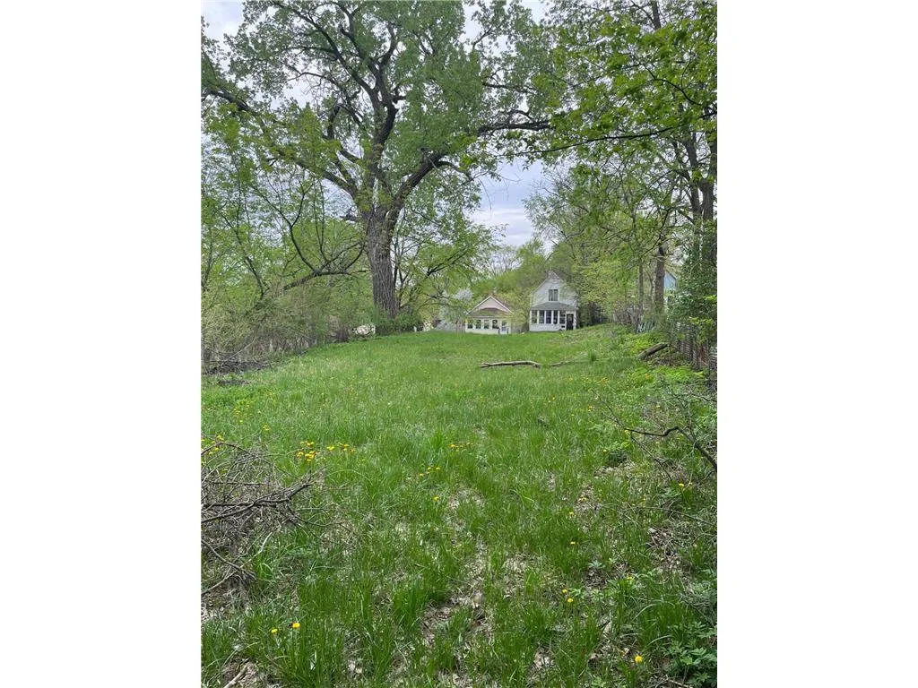 Photo 2 of 137 Sims Avenue