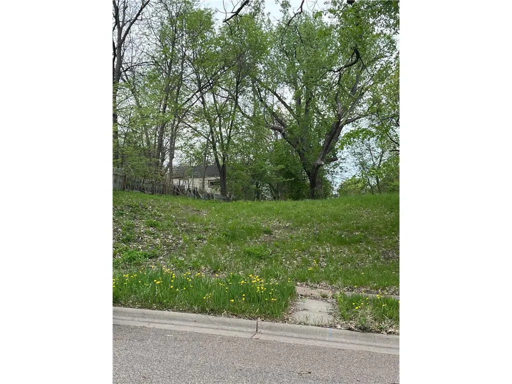 Photo 4 of 137 Sims Avenue