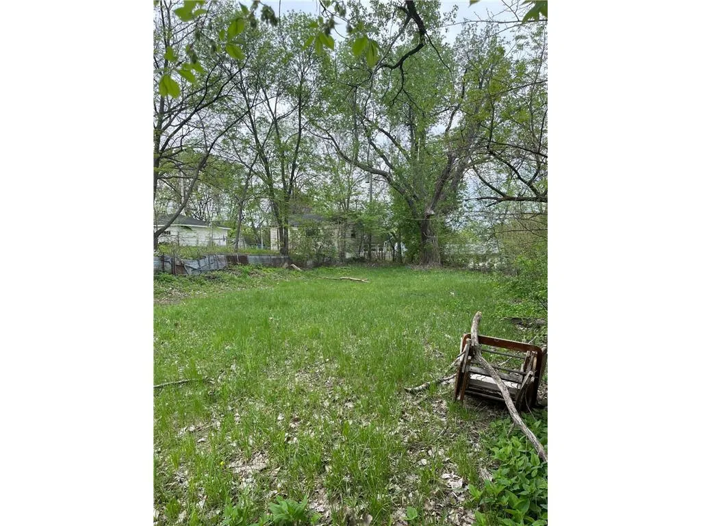 Photo 3 of 137 Sims Avenue