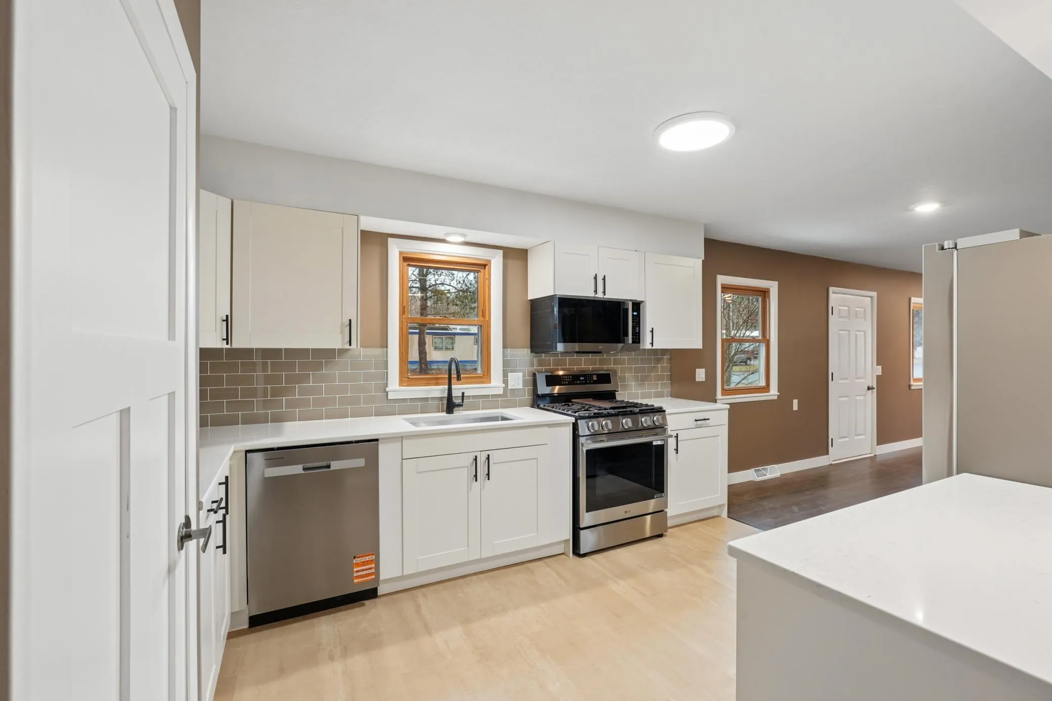 Photo 4 of 351 Horsmann Avenue