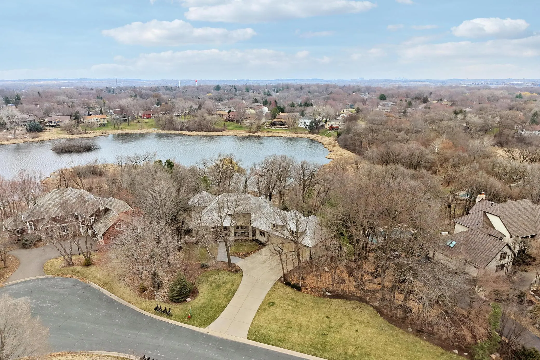 Photo 2 of 15330 Masons Pointe