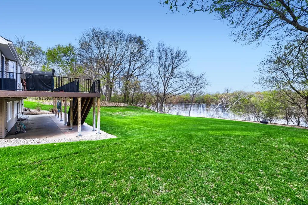 Photo 4 of 18130 Robinson Circle