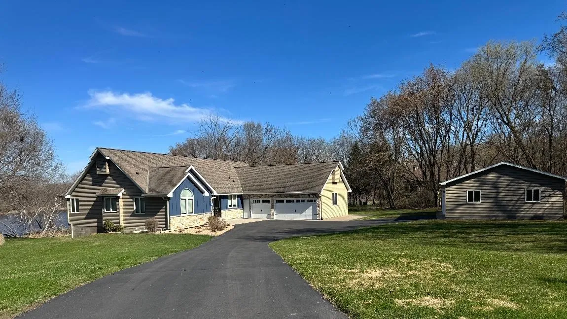 Photo 5 of 18130 Robinson Circle