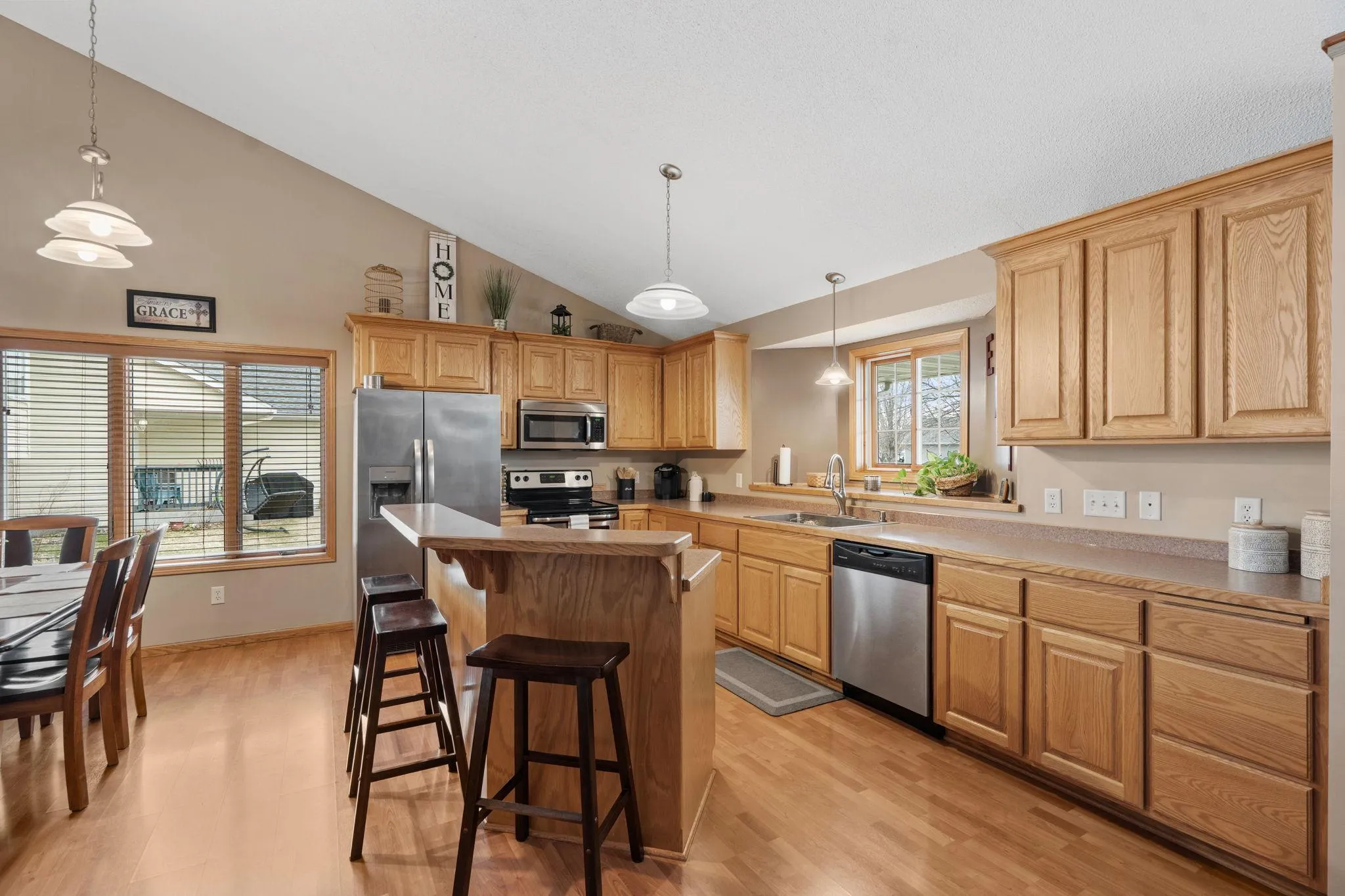 Photo 4 of 1105 Blossom Nw Boulevard
