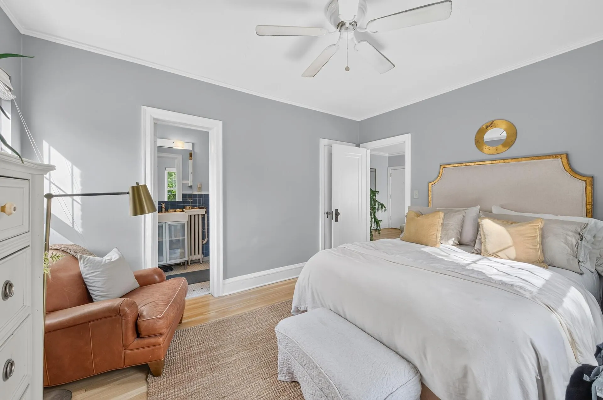Photo 13 of 2716 Humboldt S Avenue Unit 301