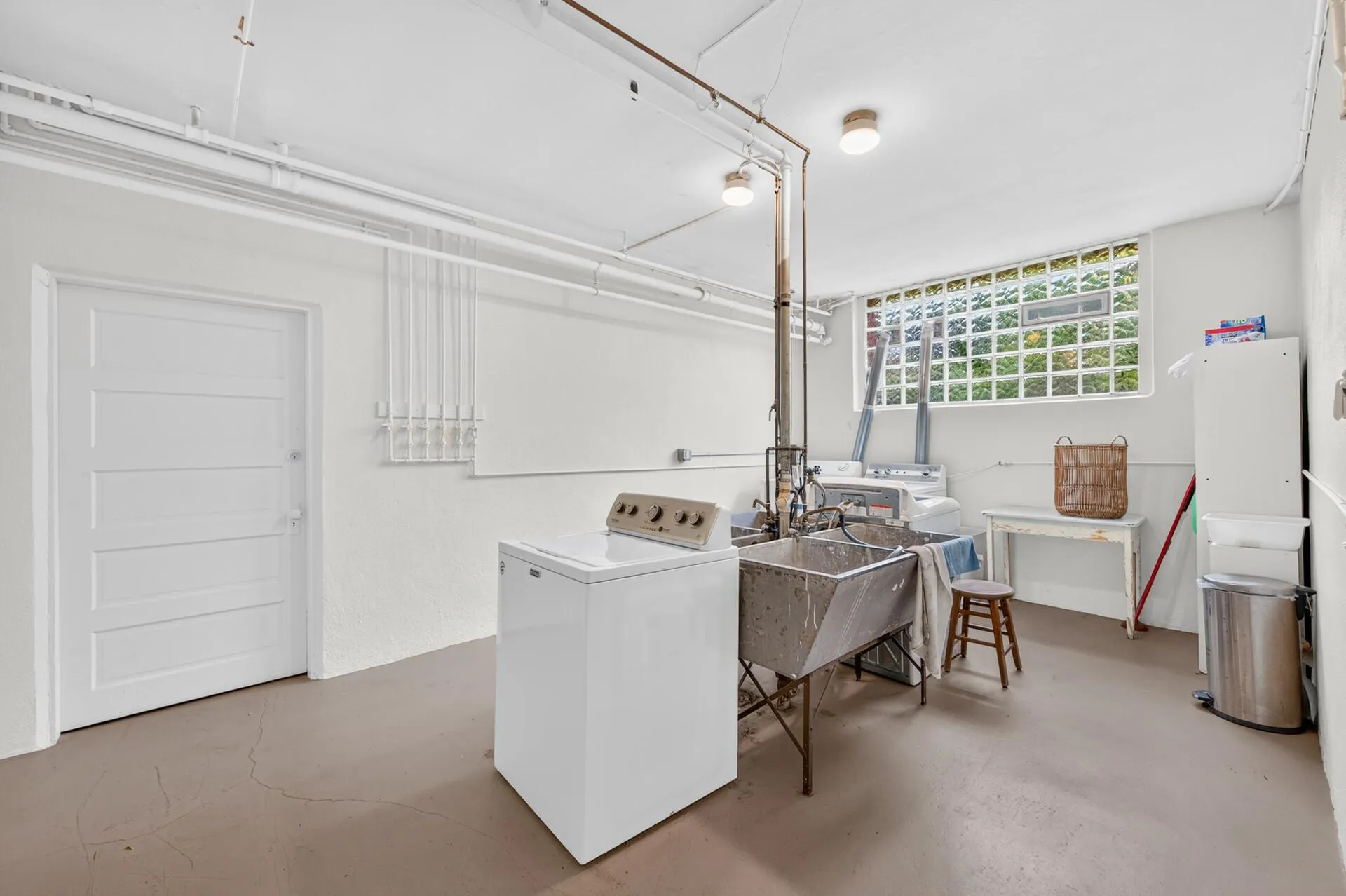 Photo 19 of 2716 Humboldt S Avenue Unit 301