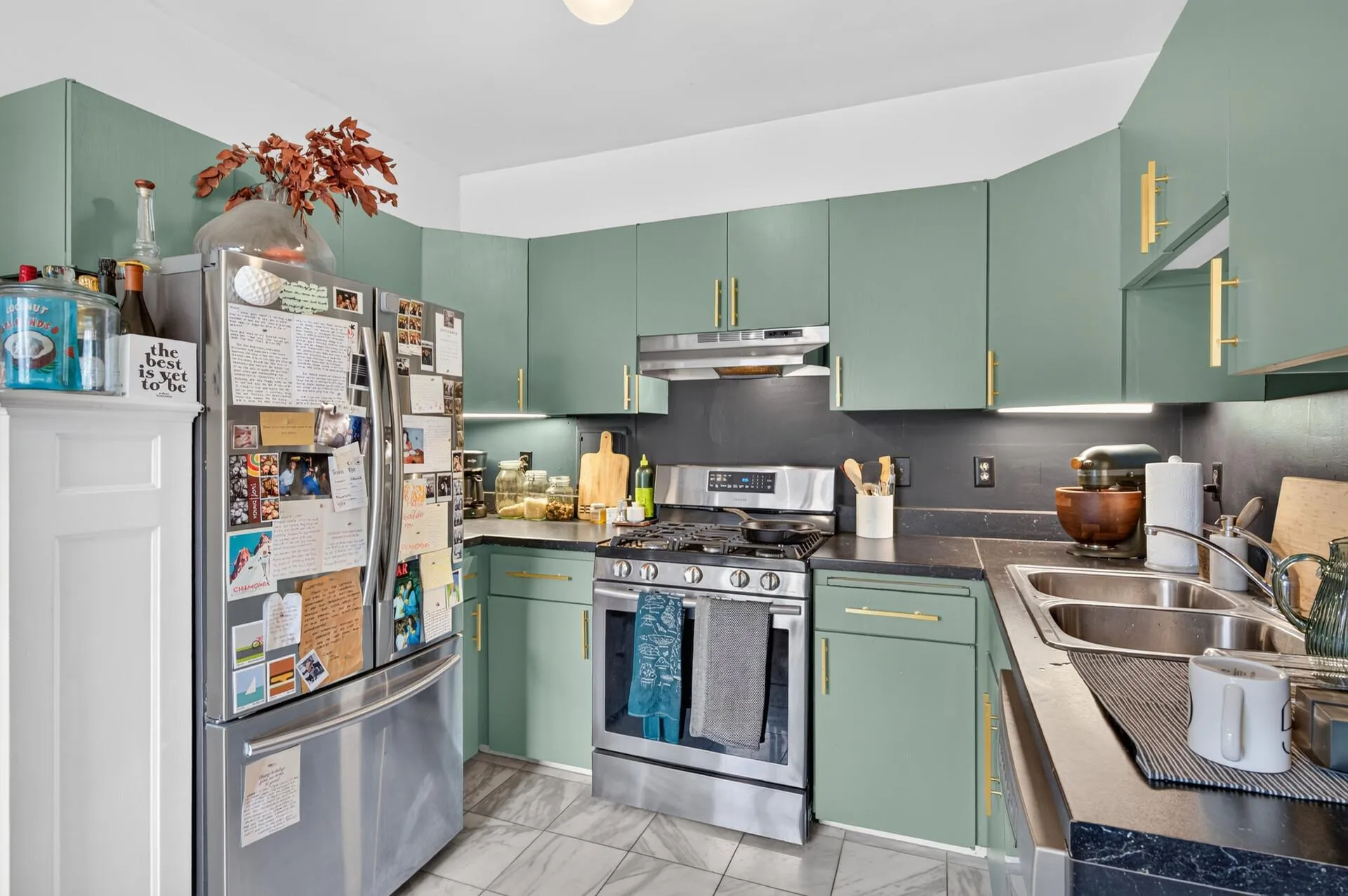 Photo 9 of 2716 Humboldt S Avenue Unit 301