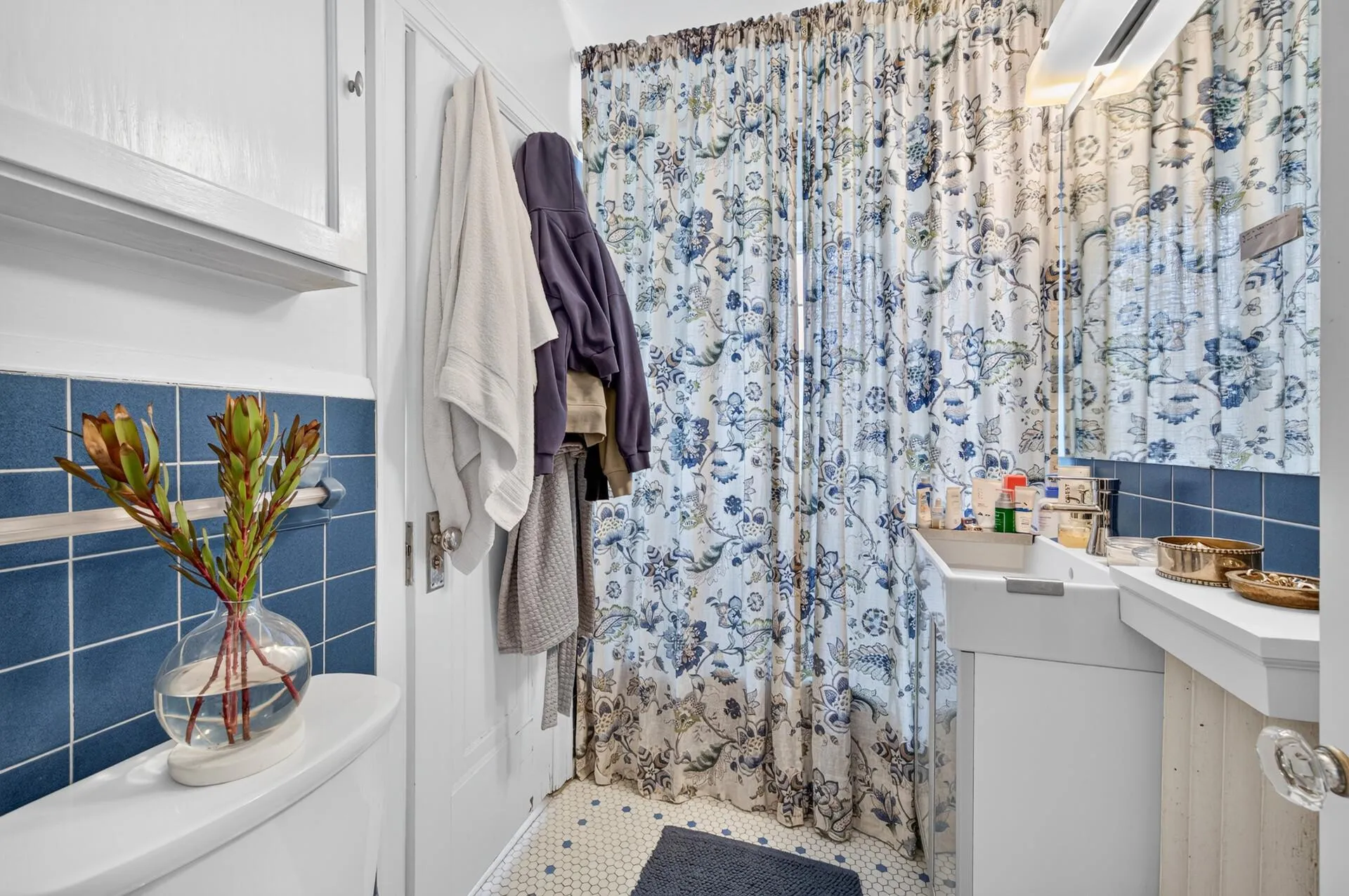 Photo 15 of 2716 Humboldt S Avenue Unit 301