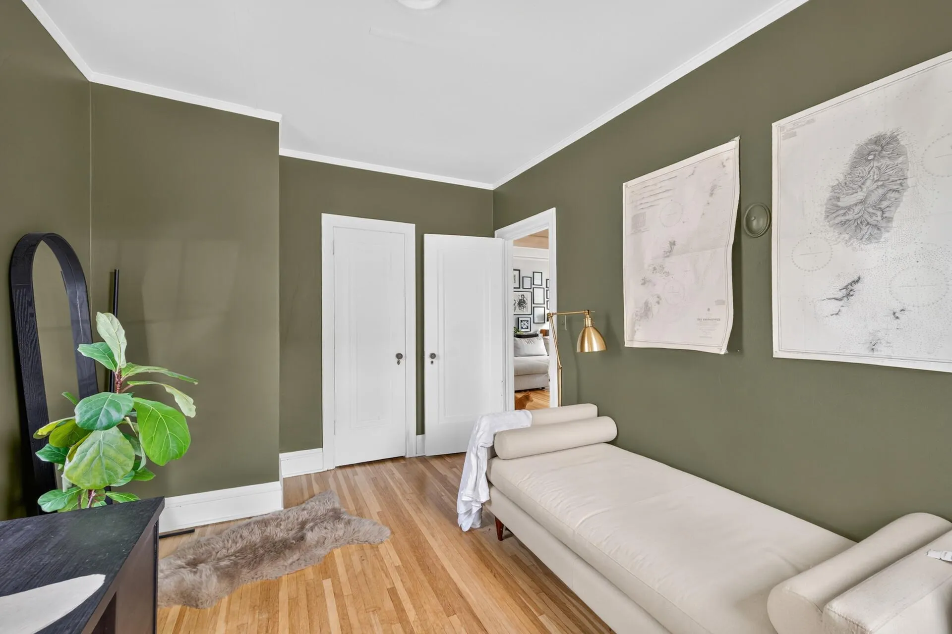 Photo 17 of 2716 Humboldt S Avenue Unit 301