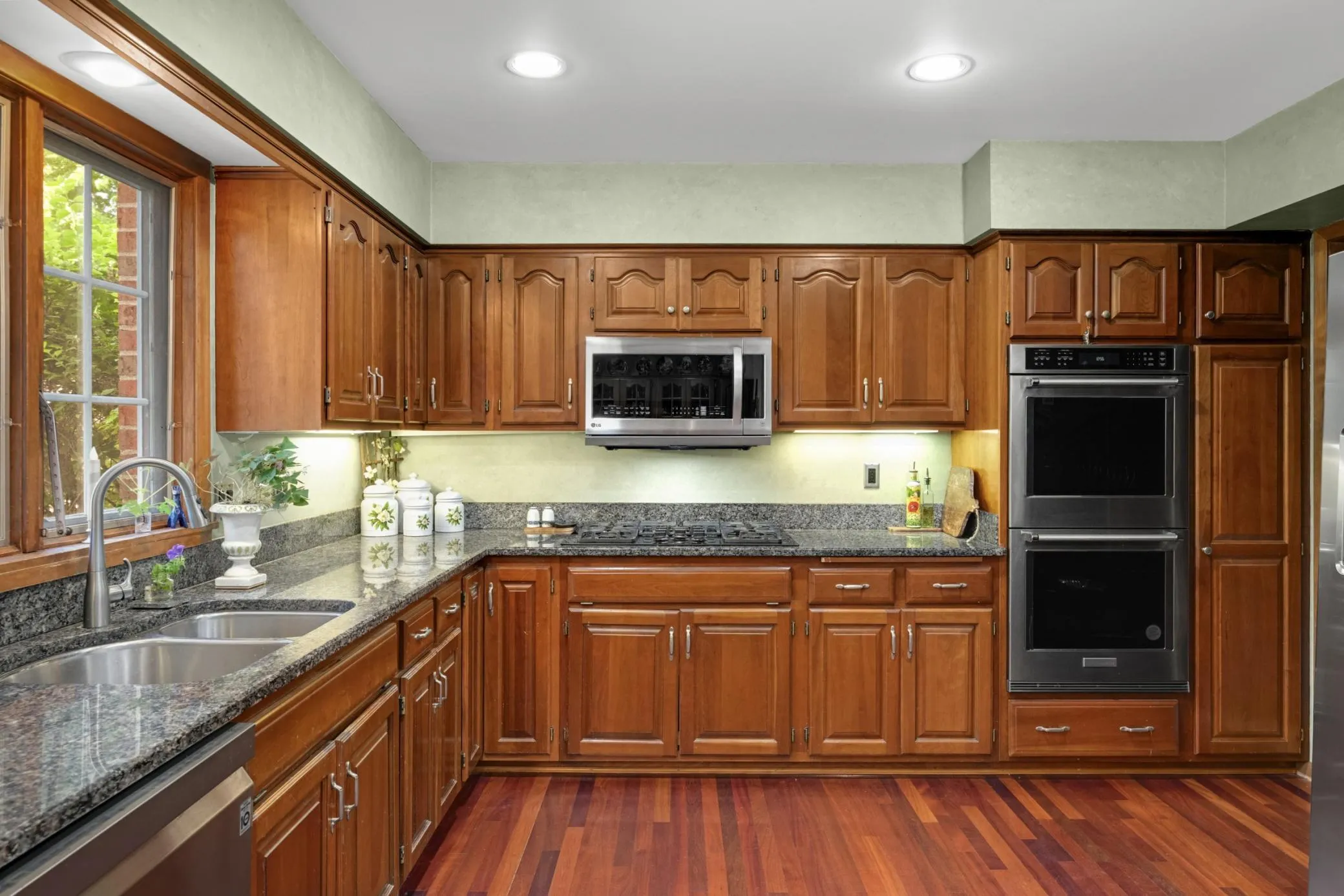 Photo 10 of 665 Arcadia Drive