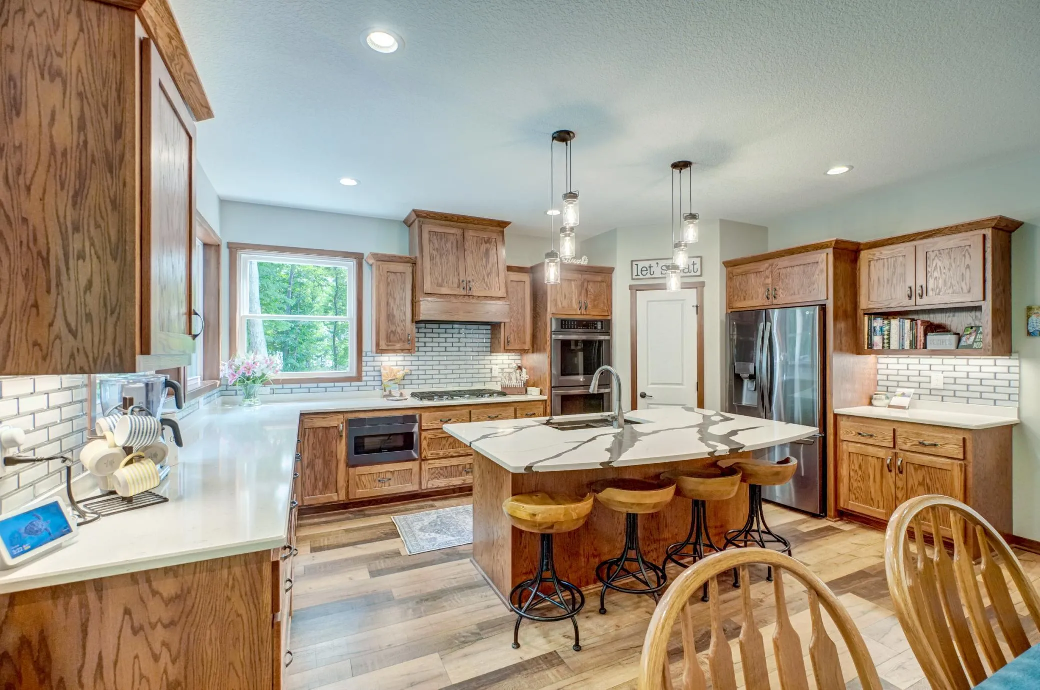 Photo 8 of 19180 Meadowridge Ln N Circle