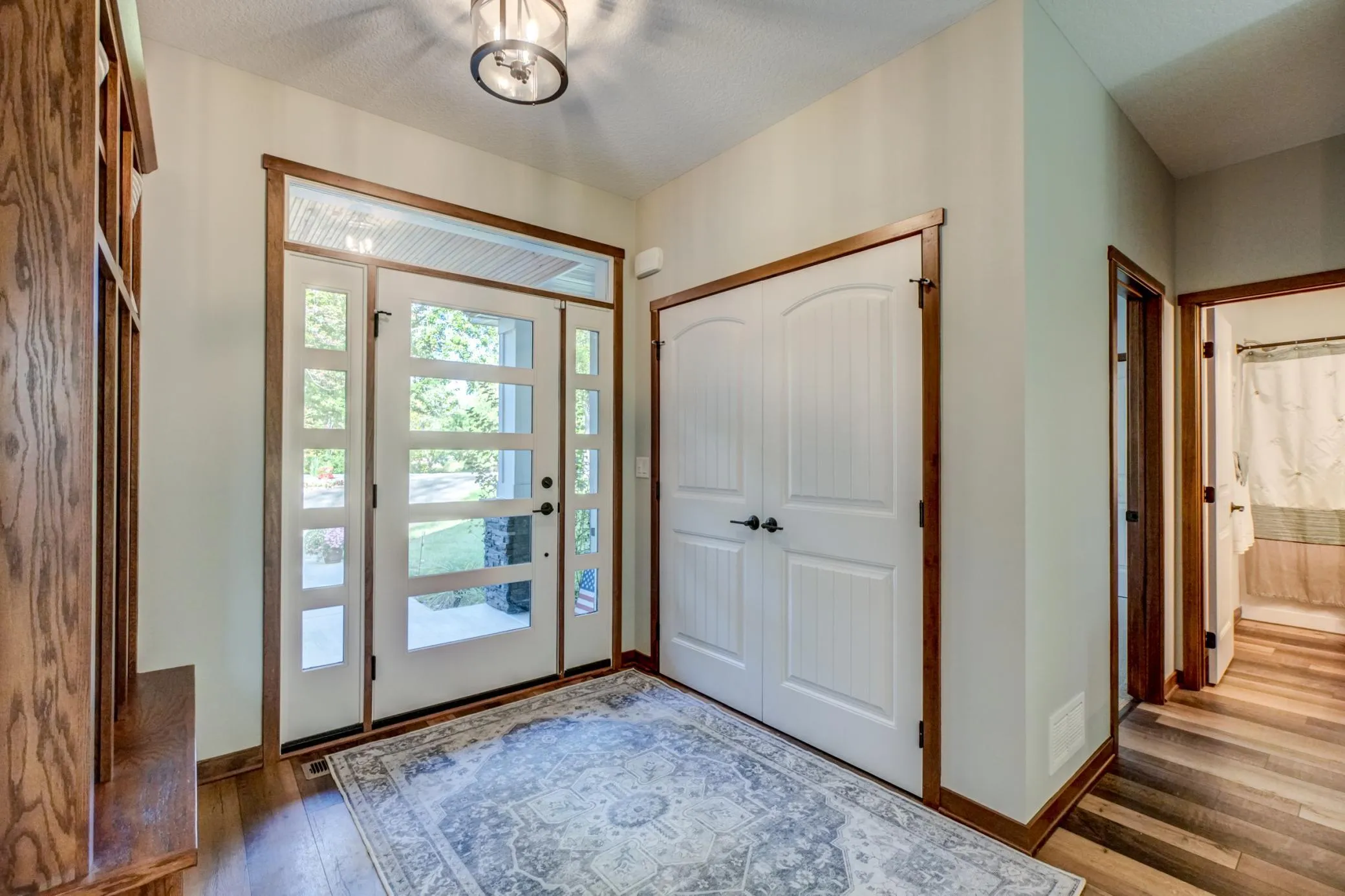 Photo 5 of 19180 Meadowridge Ln N Circle