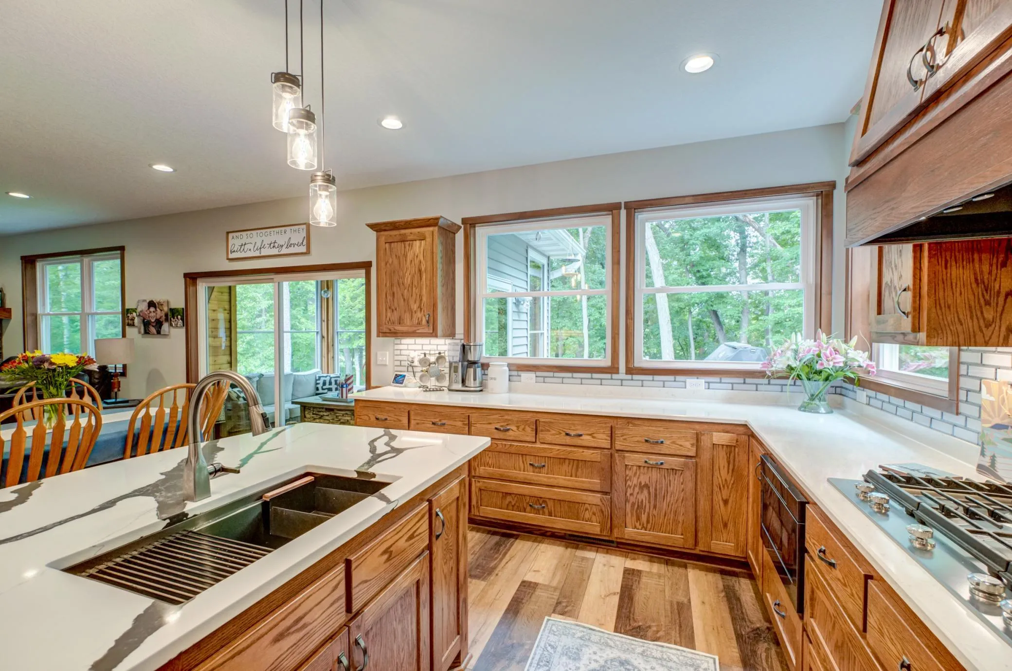 Photo 11 of 19180 Meadowridge Ln N Circle