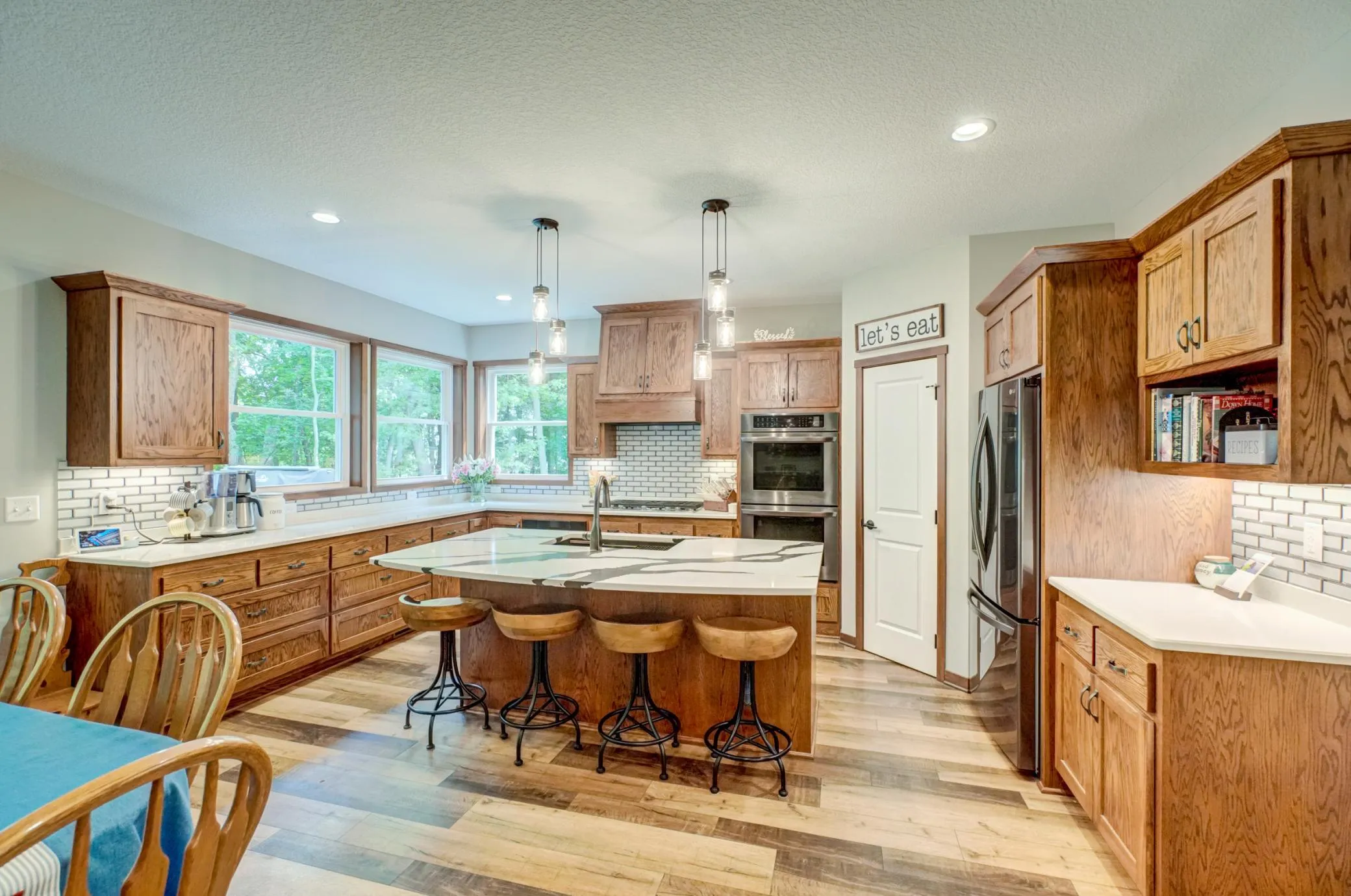 Photo 9 of 19180 Meadowridge Ln N Circle