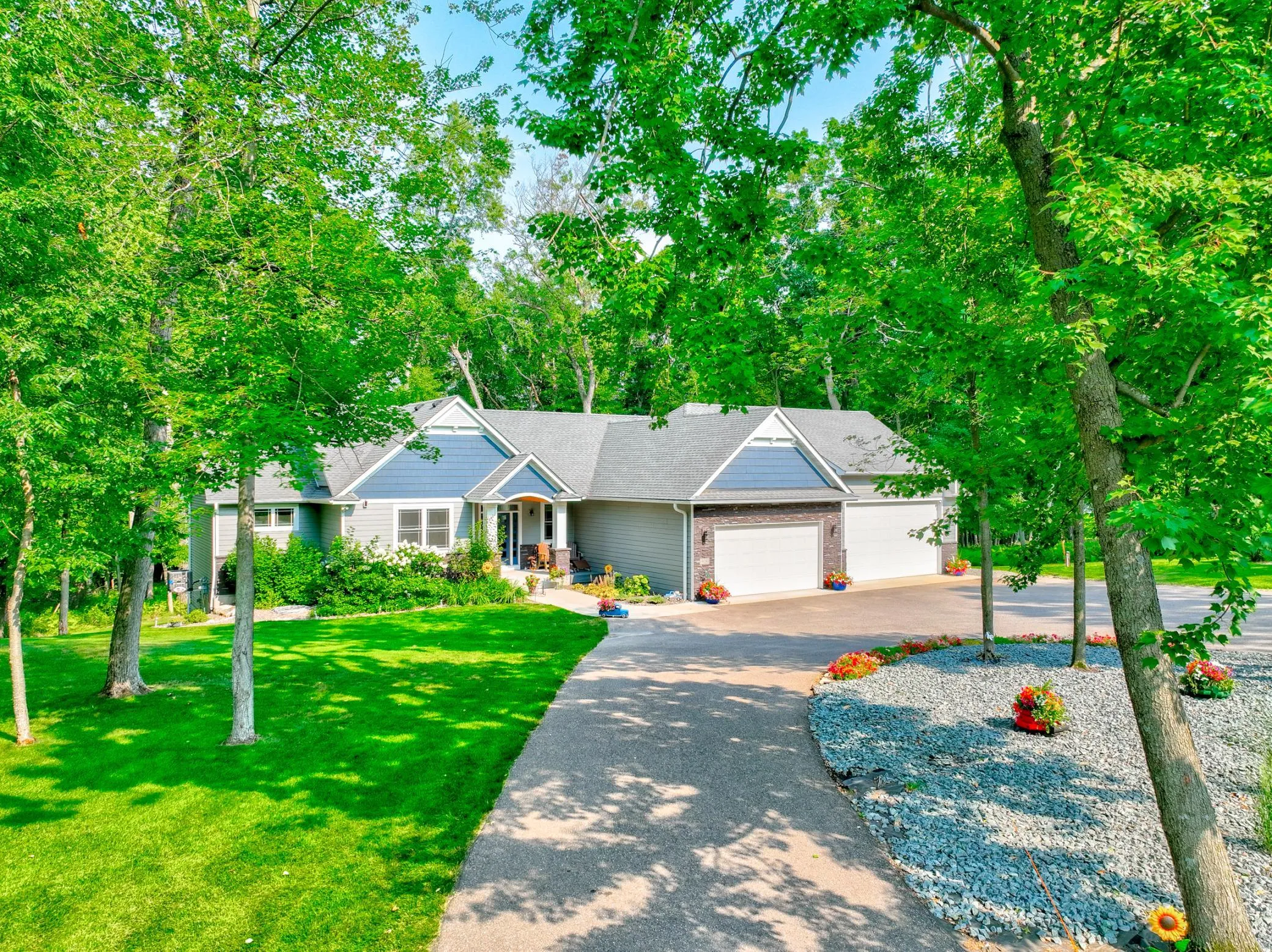 Photo 2 of 19180 Meadowridge Ln N Circle