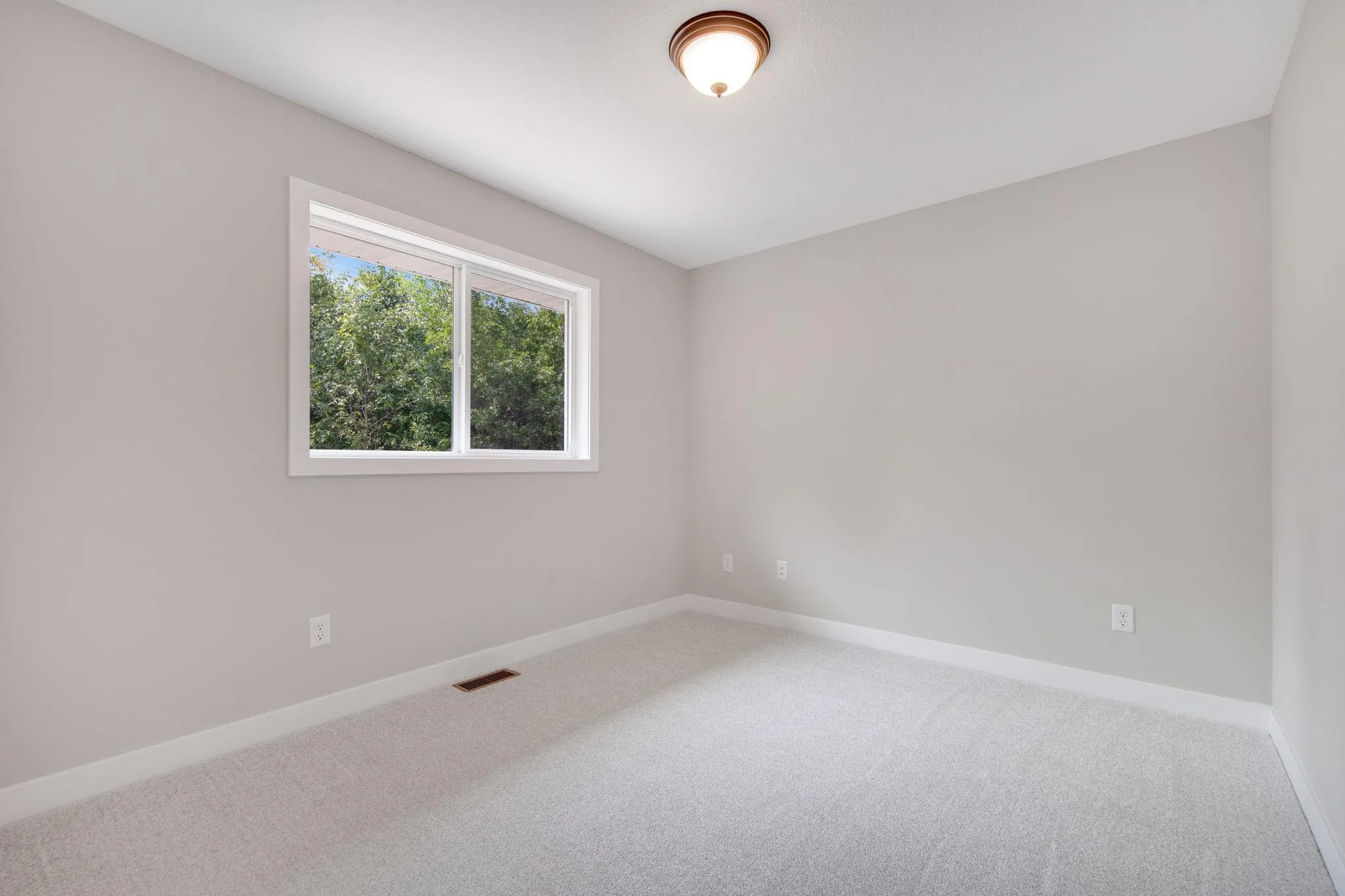 Photo 18 of 837 Sutherland Street