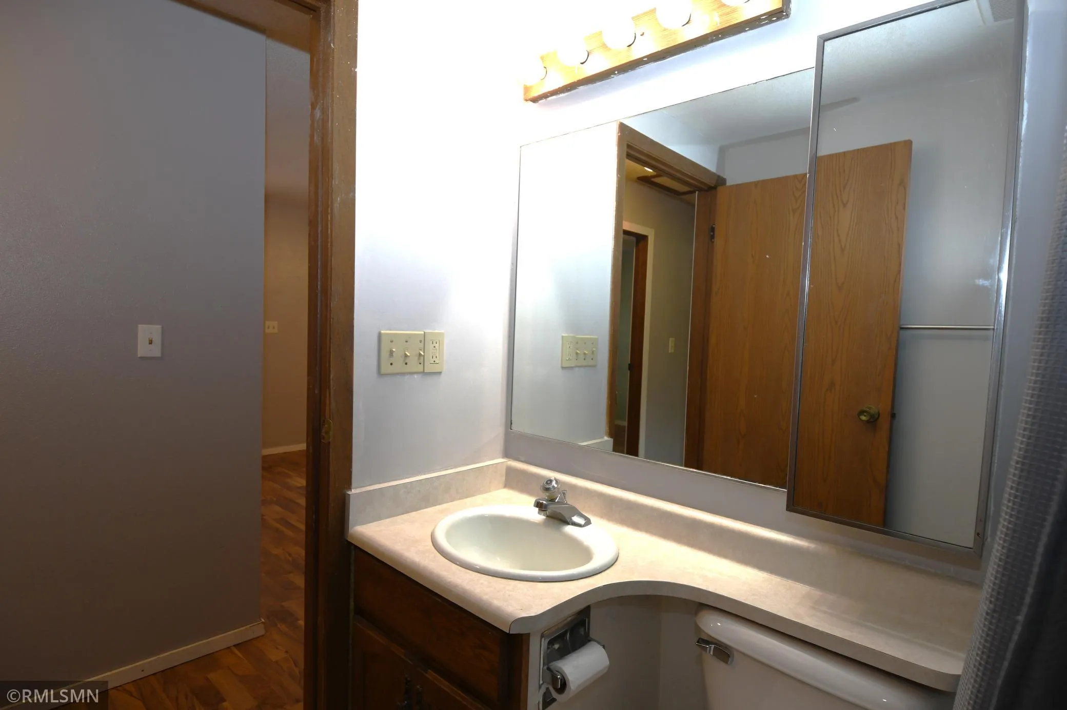 Photo 12 of 653 N 2nd Street