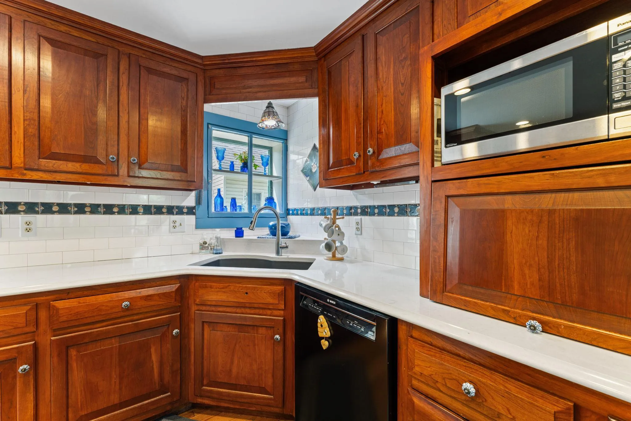 Photo 41 of 718 Vermillion Street