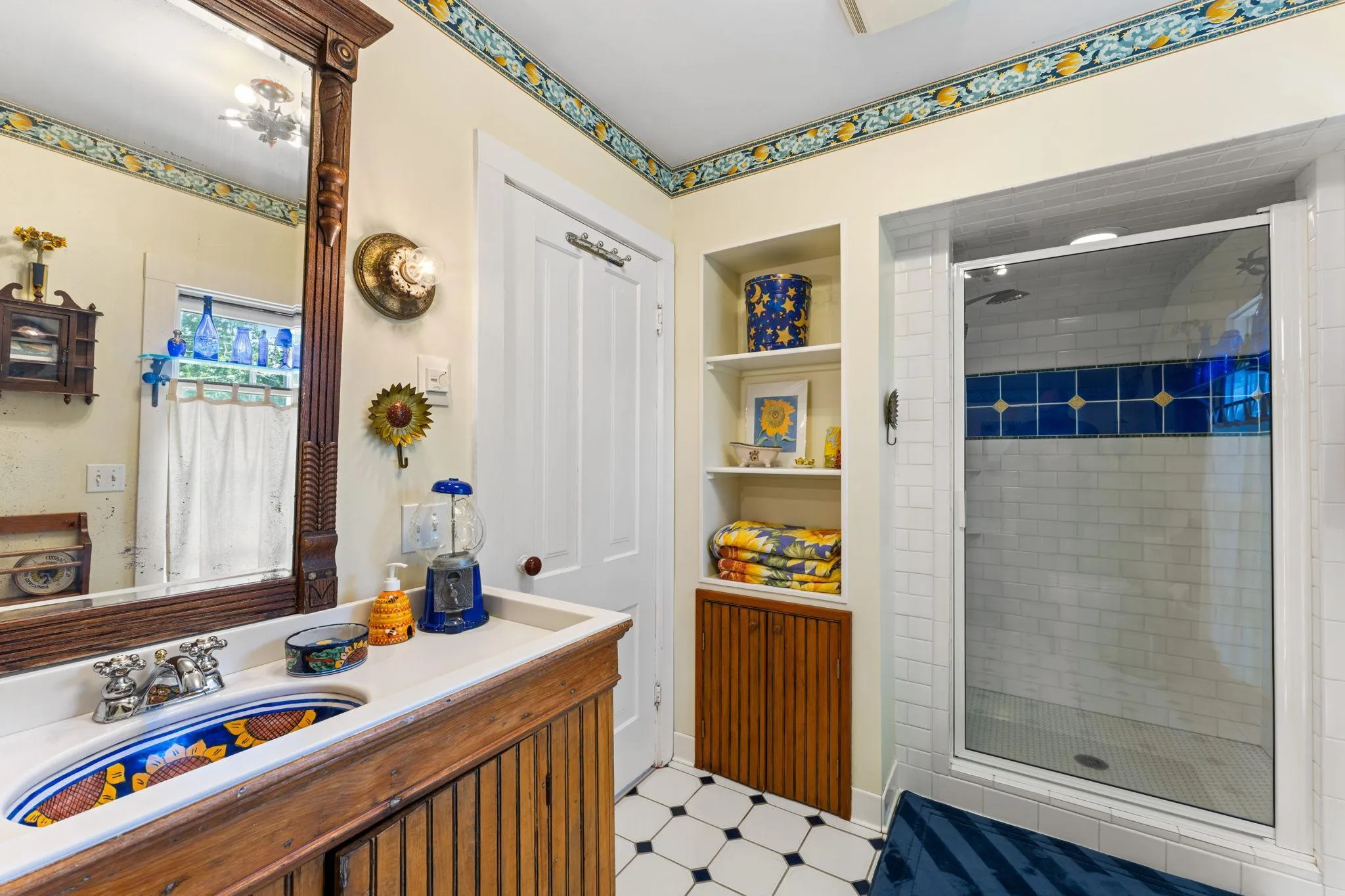 Photo 78 of 718 Vermillion Street