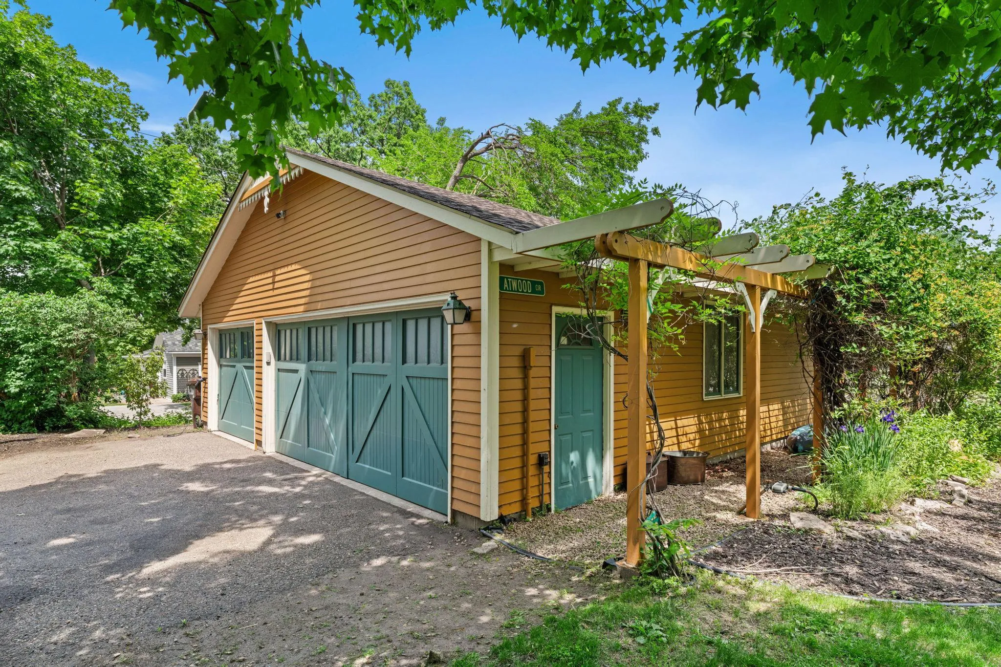 Photo 93 of 718 Vermillion Street