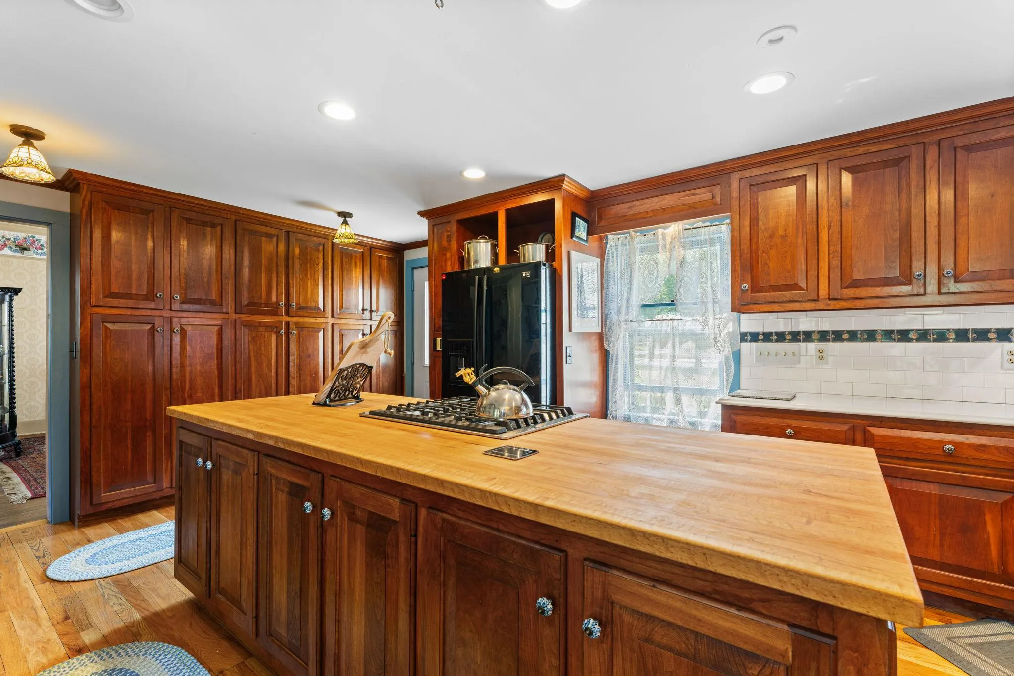 Photo 37 of 718 Vermillion Street