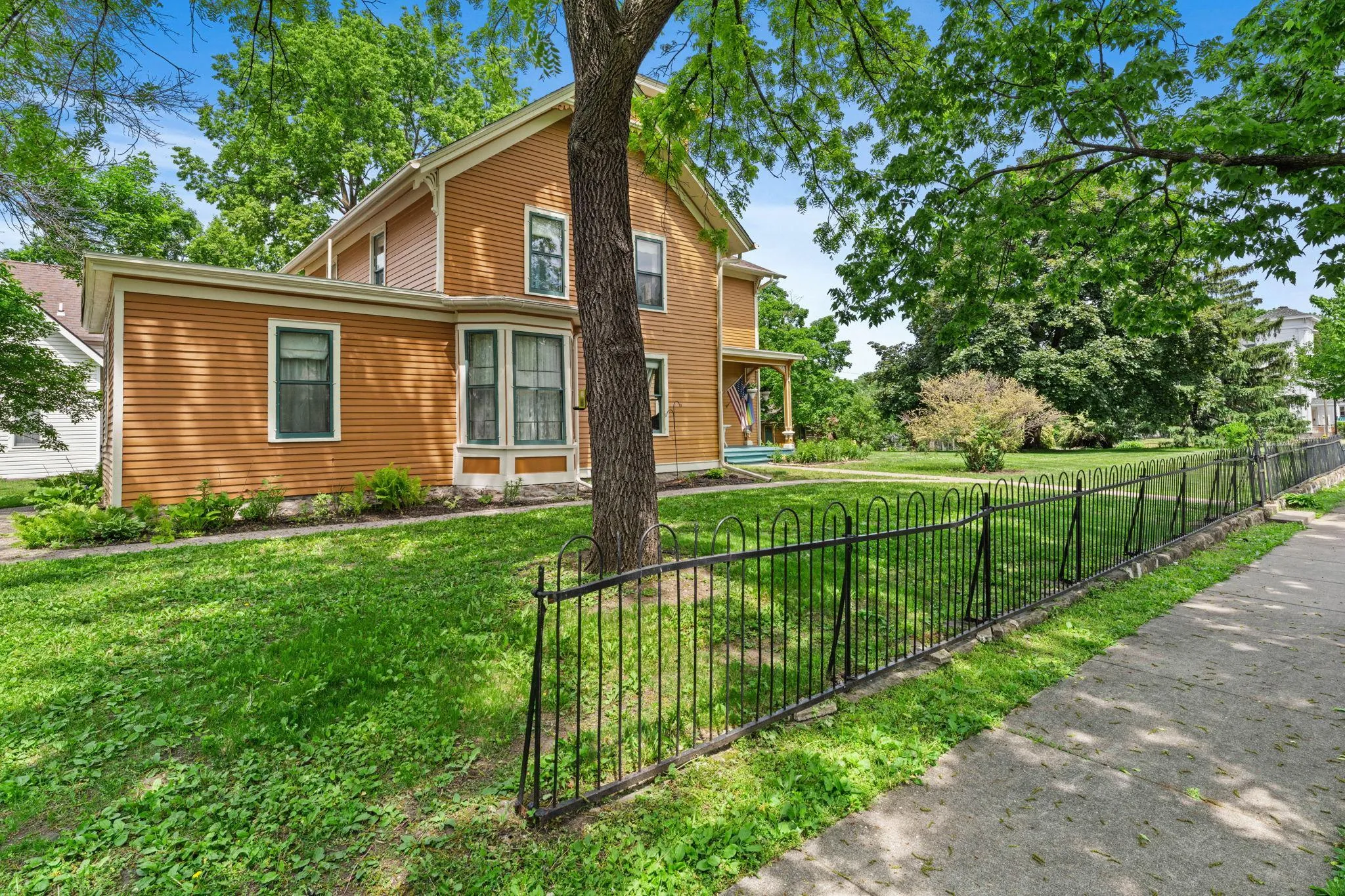 Photo 100 of 718 Vermillion Street