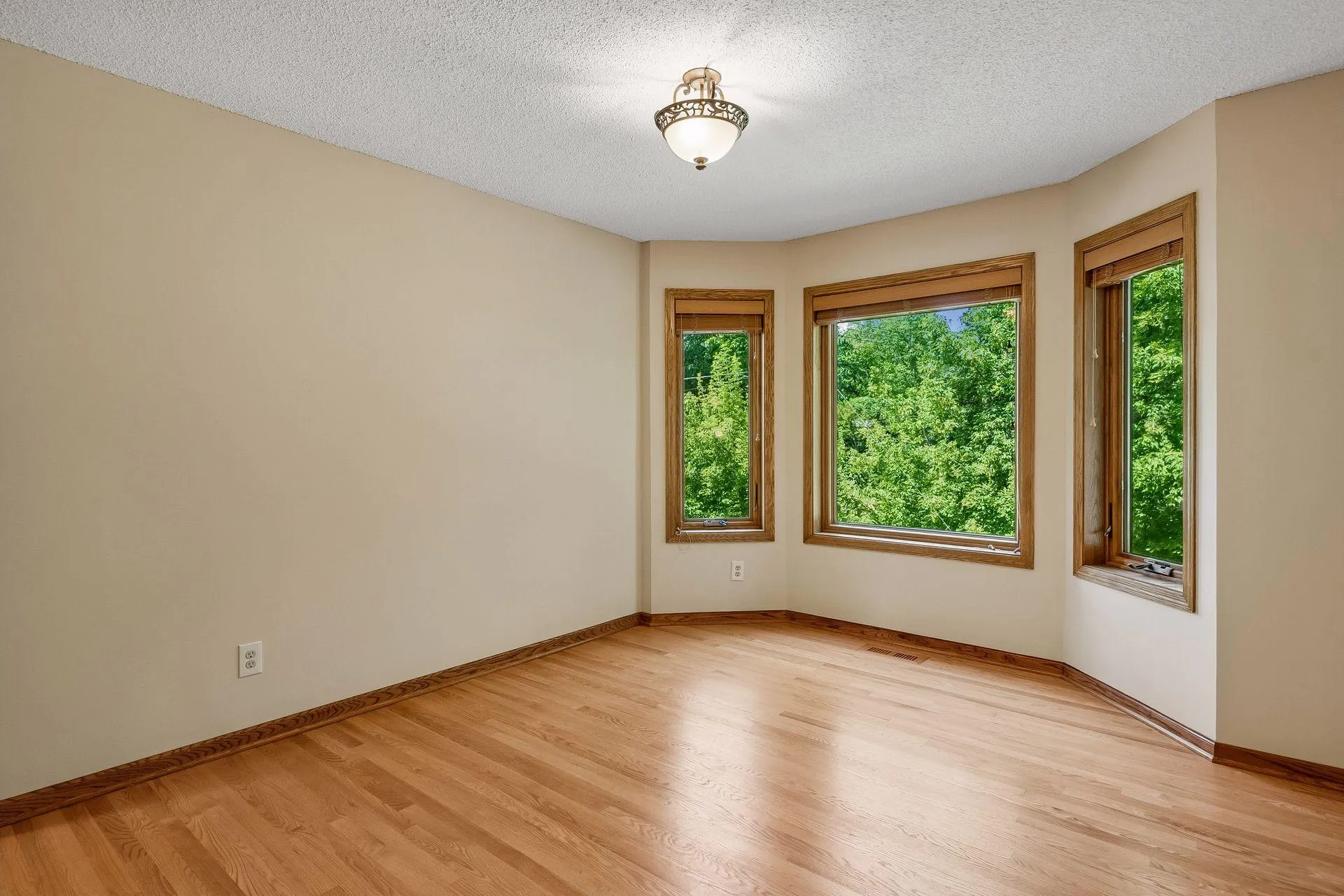 Photo 5 of 10416 Briar Circle