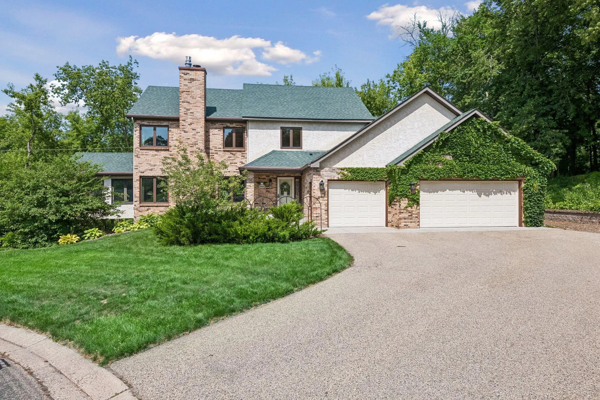 Photo 2 of 10416 Briar Circle