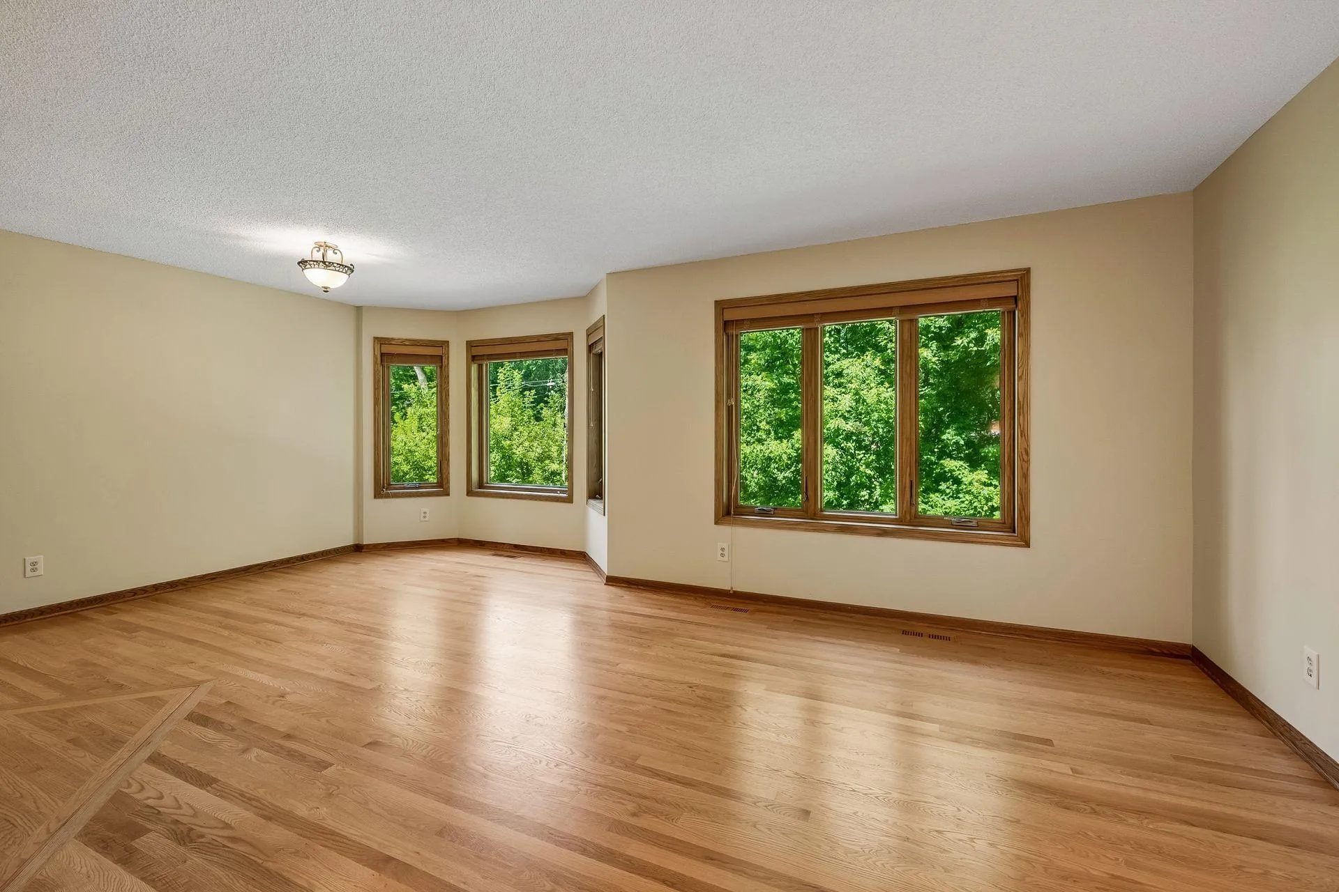 Photo 4 of 10416 Briar Circle