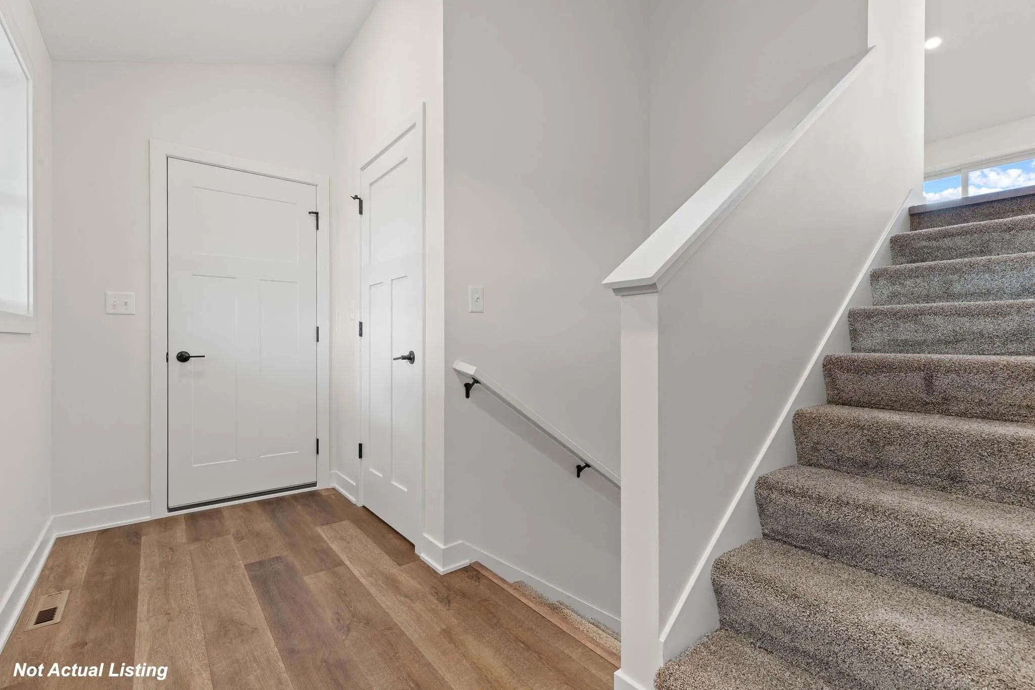 Photo 7 of 415 Finvold Street
