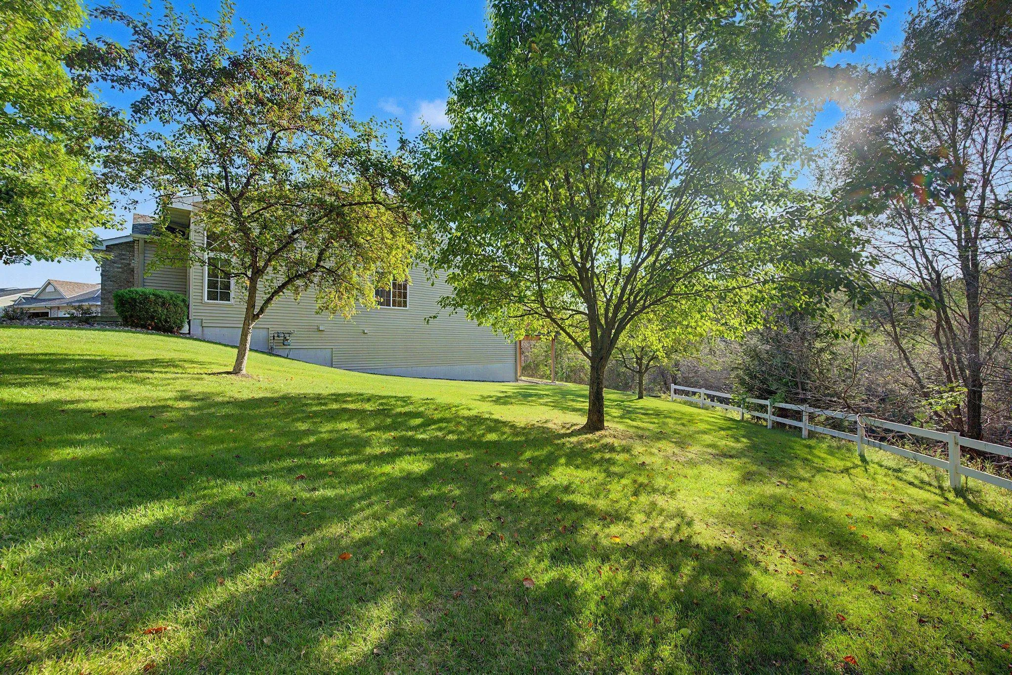 Photo 3 of 1103 N Rum River Drive