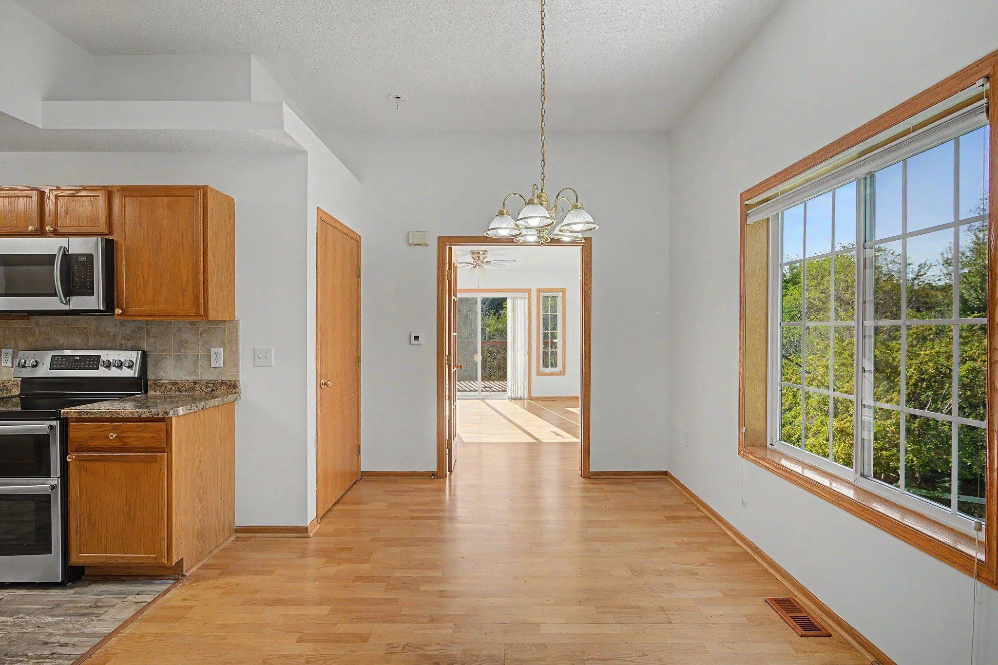 Photo 10 of 1103 N Rum River Drive
