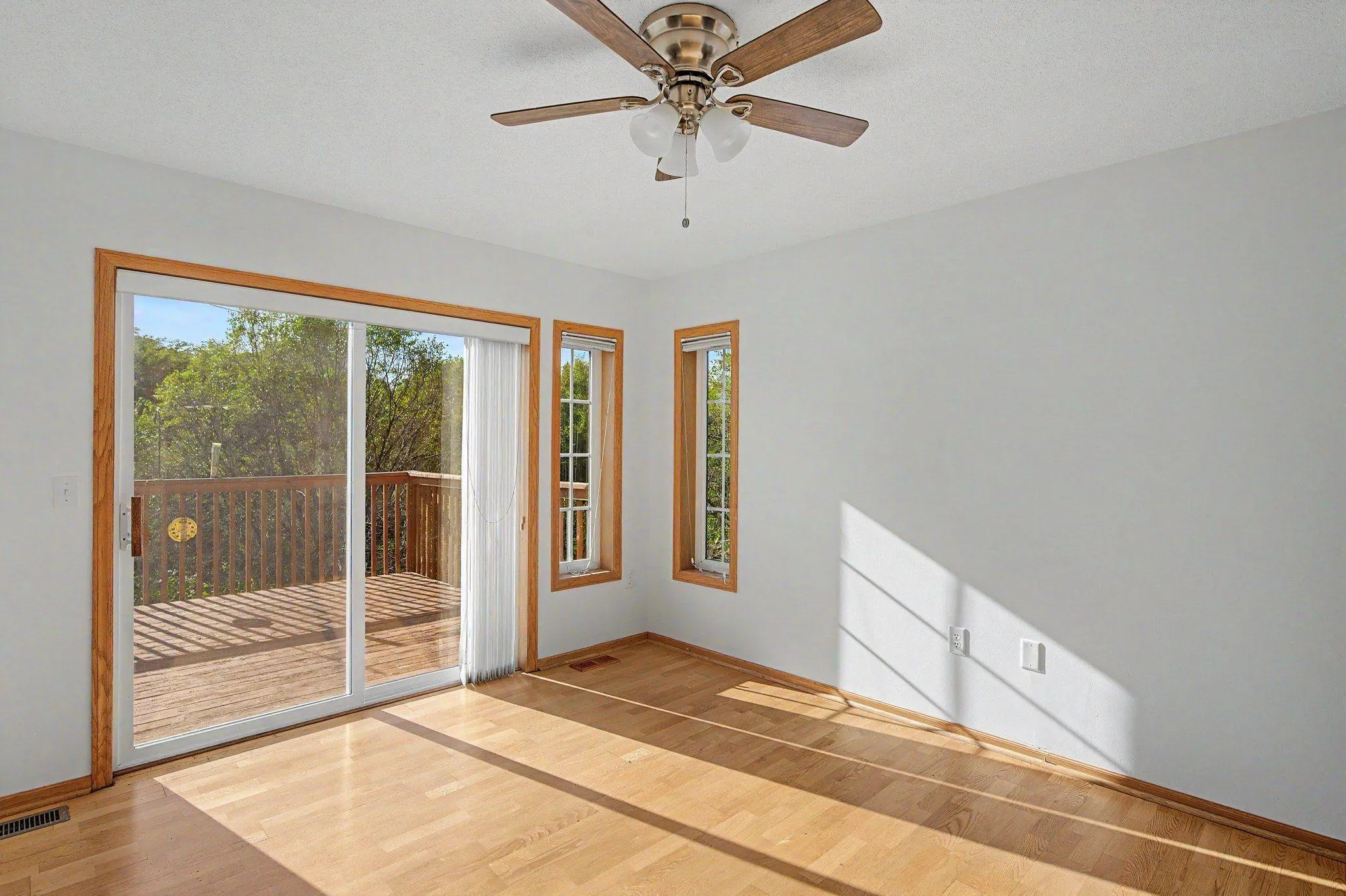 Photo 11 of 1103 N Rum River Drive