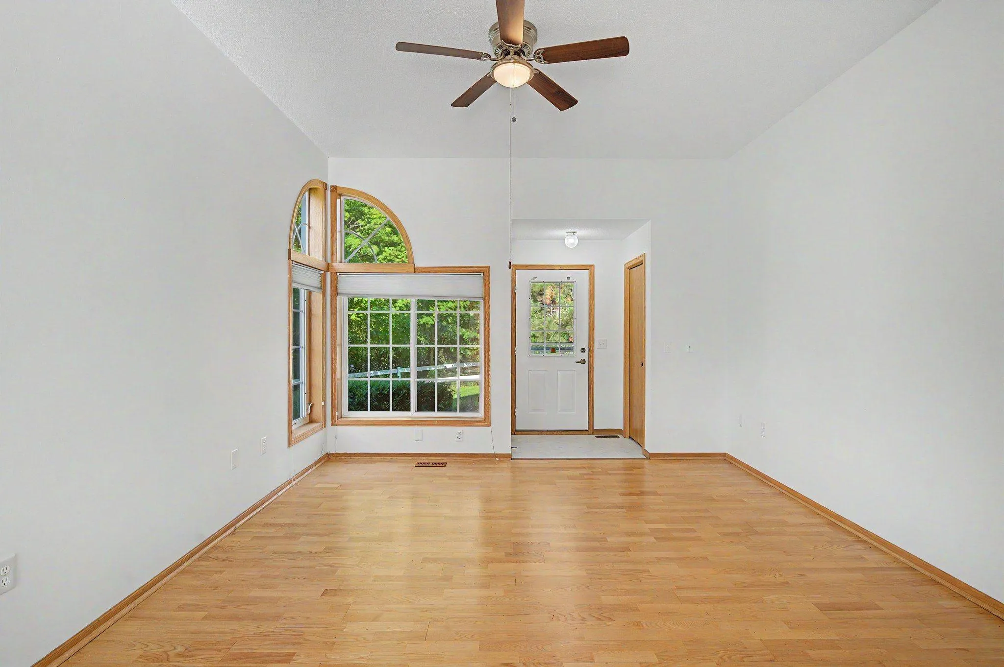 Photo 5 of 1103 N Rum River Drive