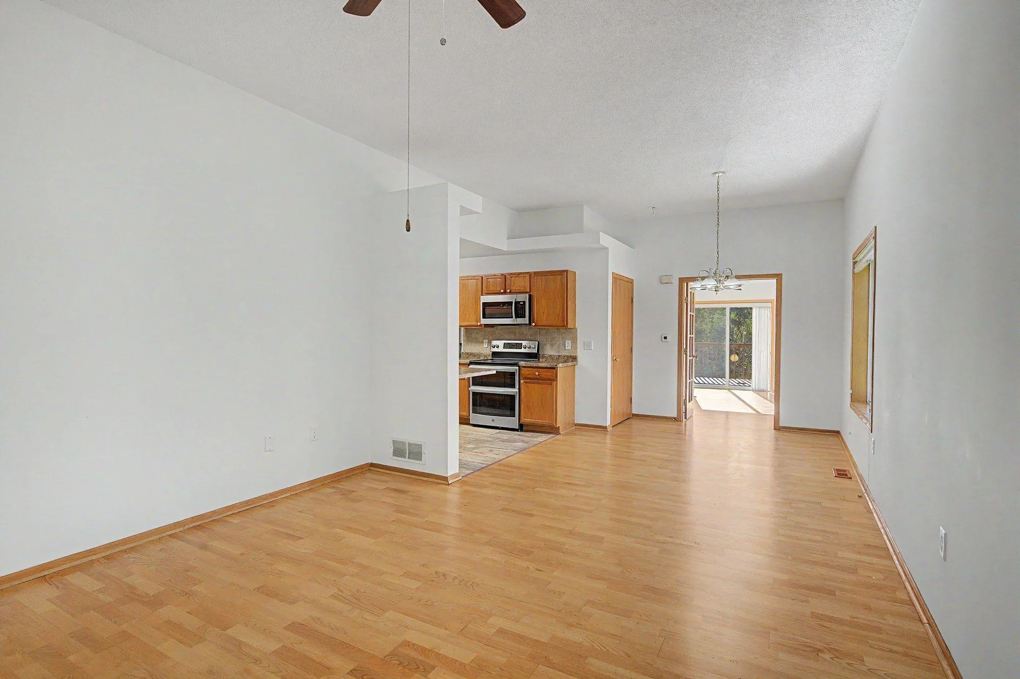 Photo 9 of 1103 N Rum River Drive