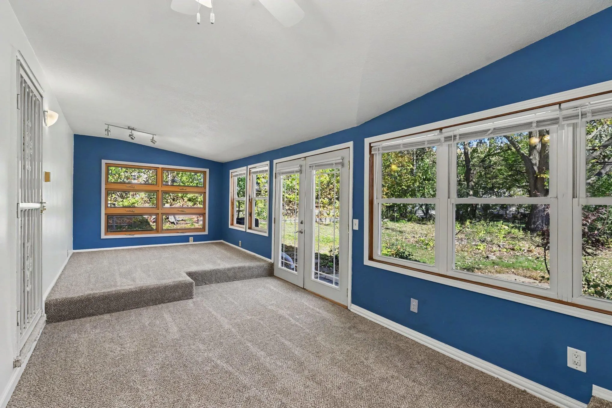 Photo 10 of 2050 Farrington Street