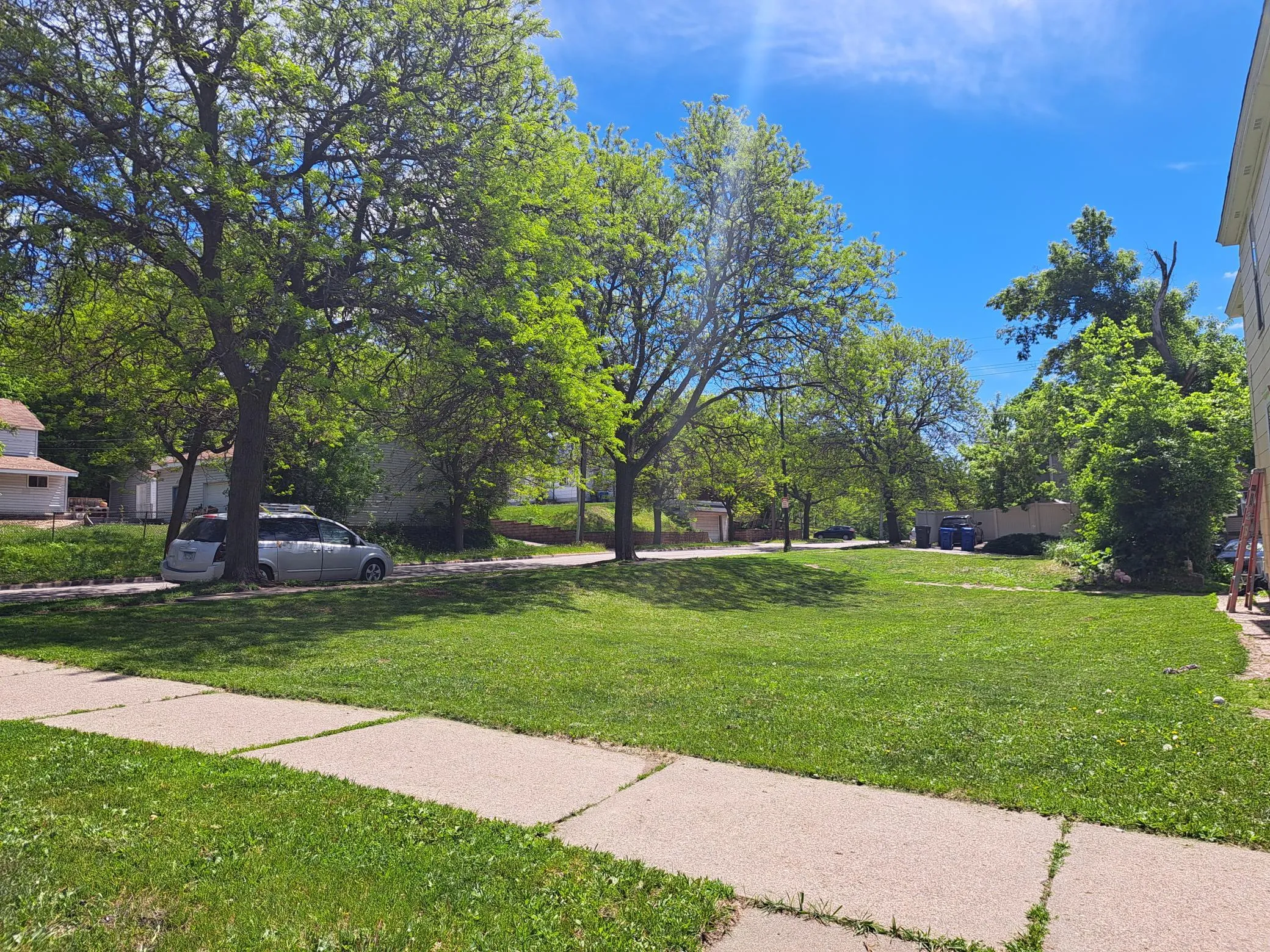 Photo 3 of 696 Sims Avenue