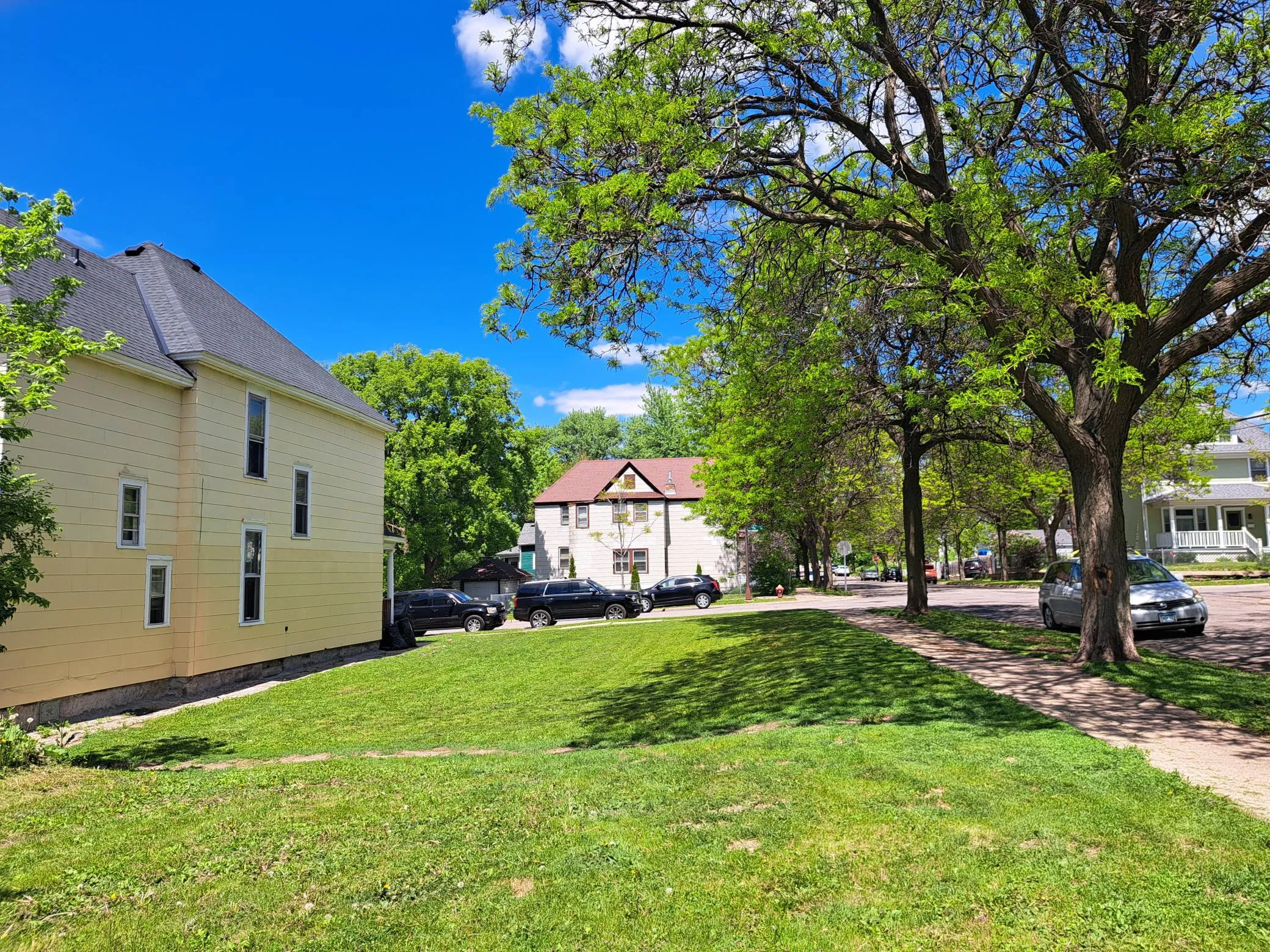 Photo 2 of 696 Sims Avenue