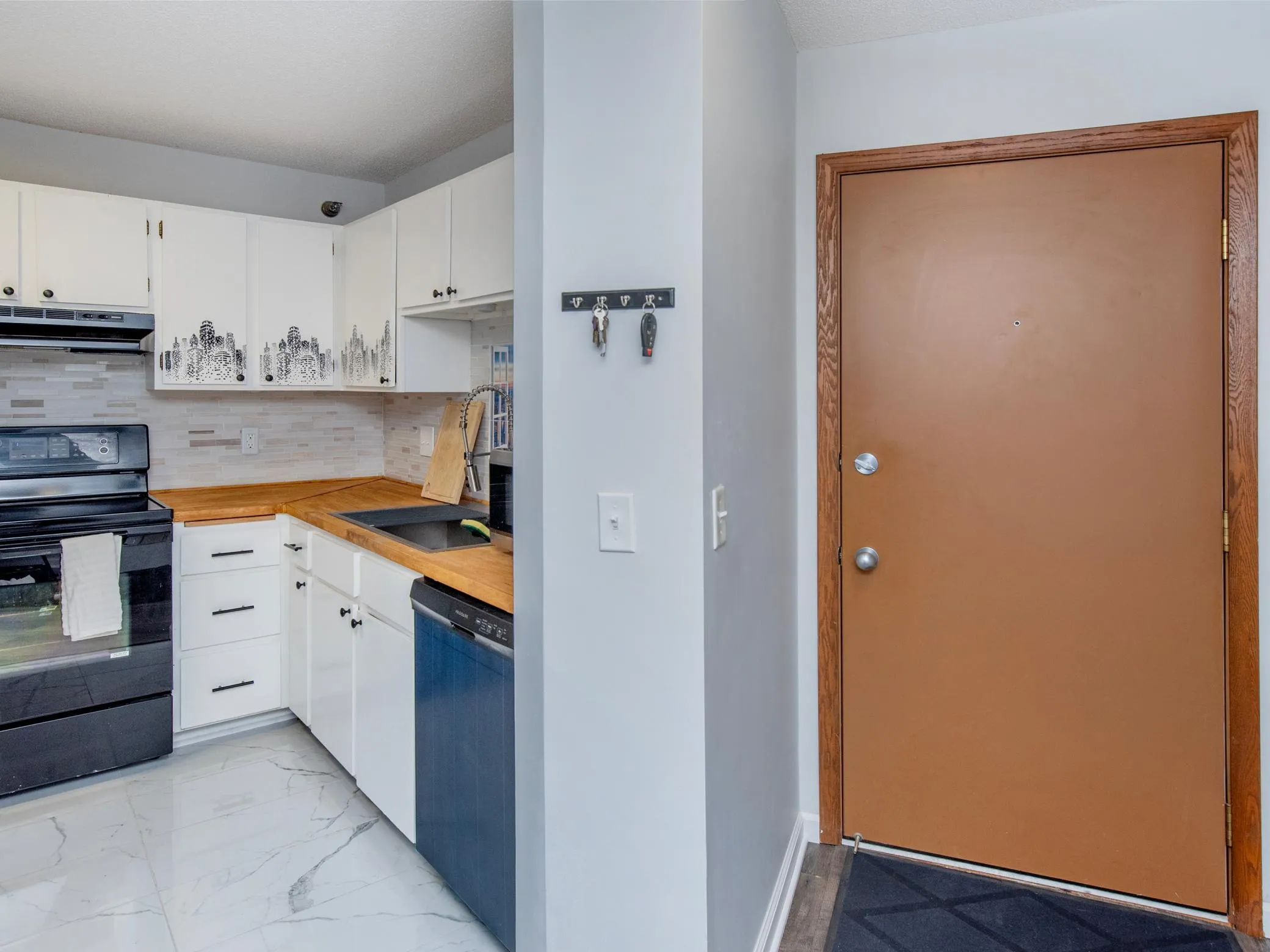 Photo 11 of 26 10th W Street Unit 709