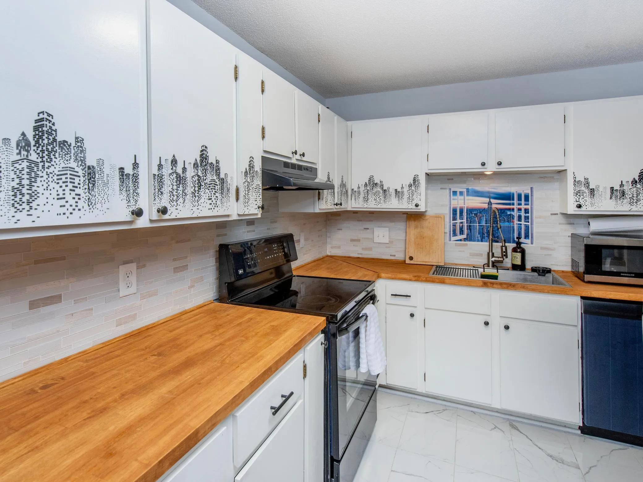 Photo 5 of 26 10th W Street Unit 709